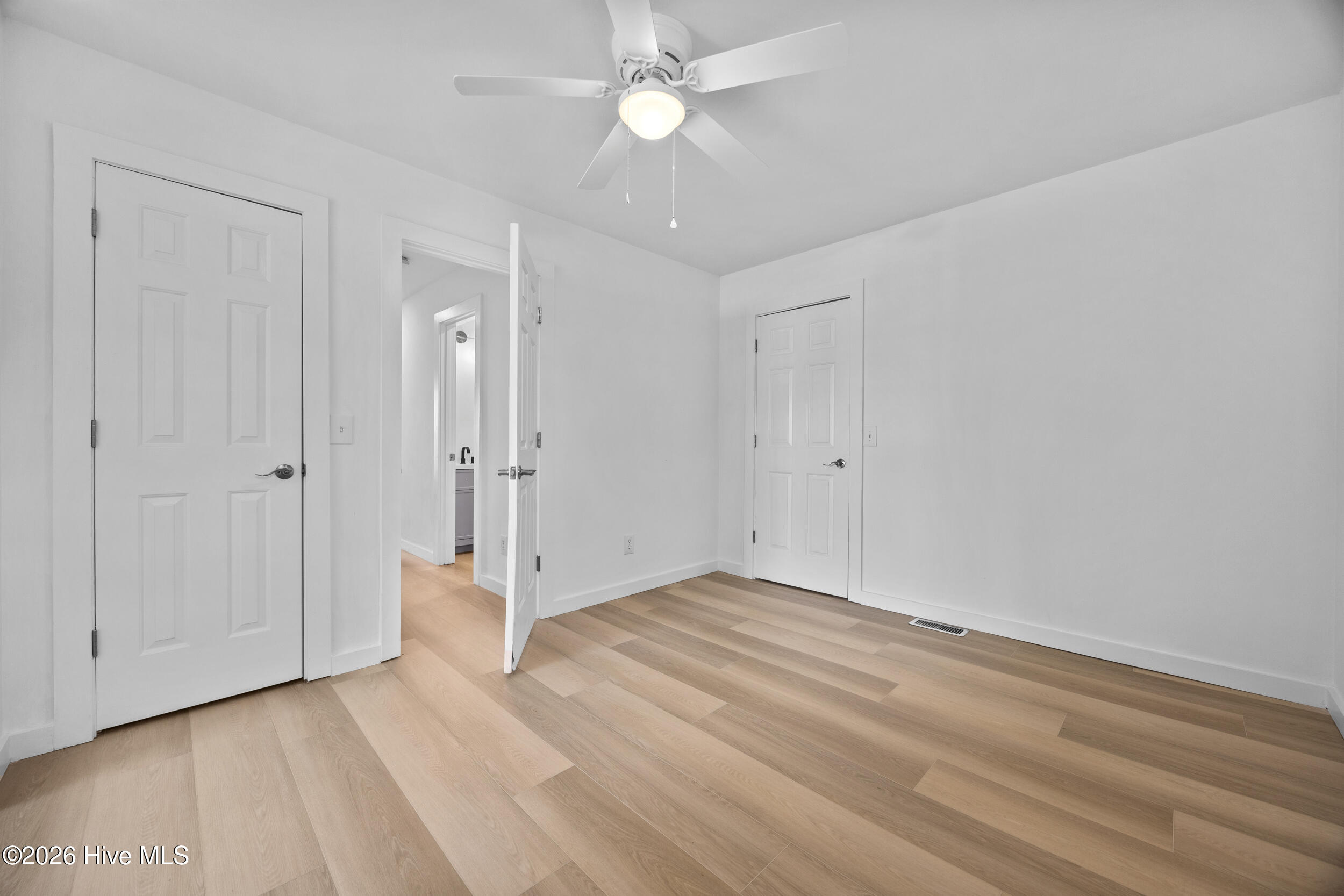 100557284 | Photo 27