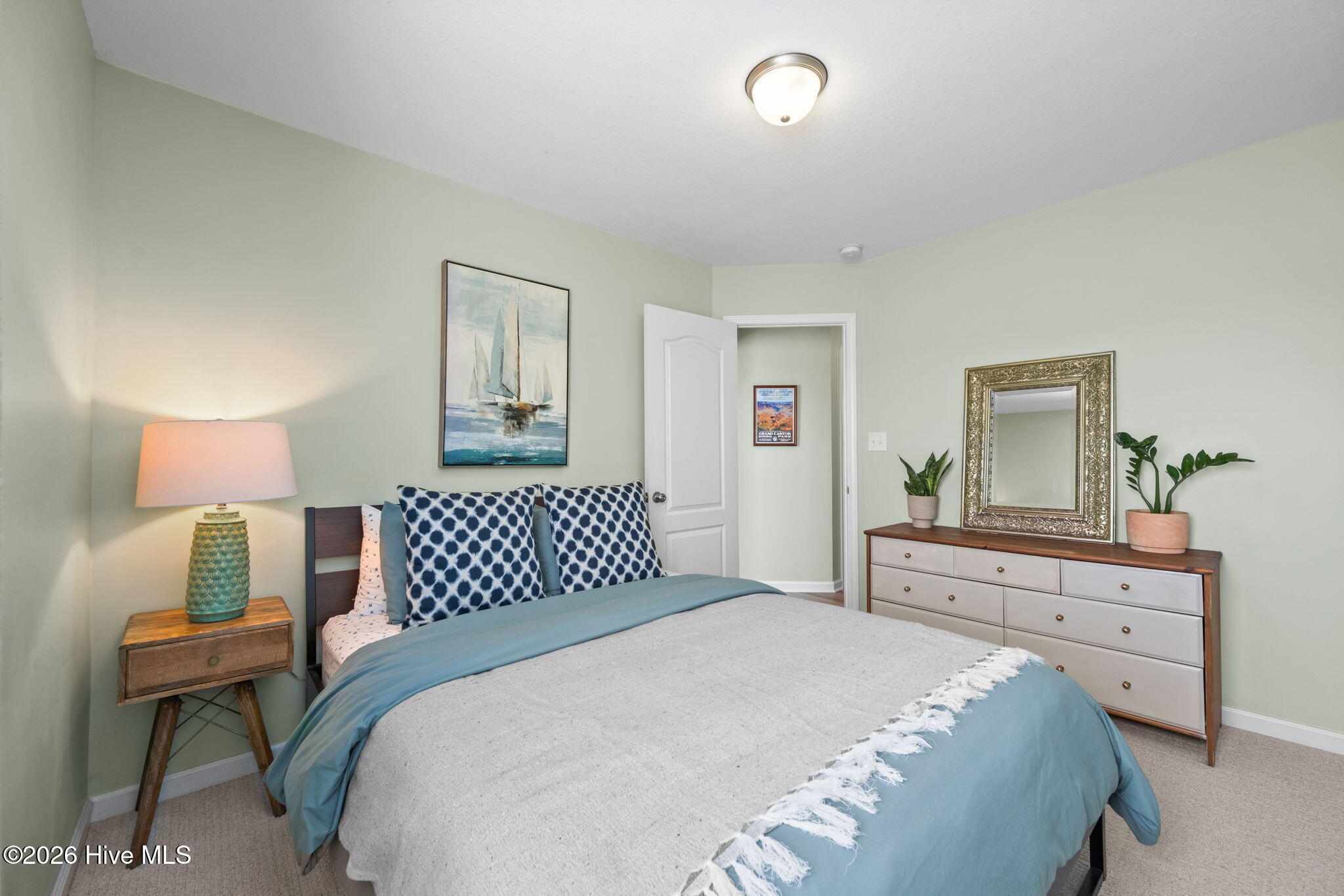 100557328 | Photo 23