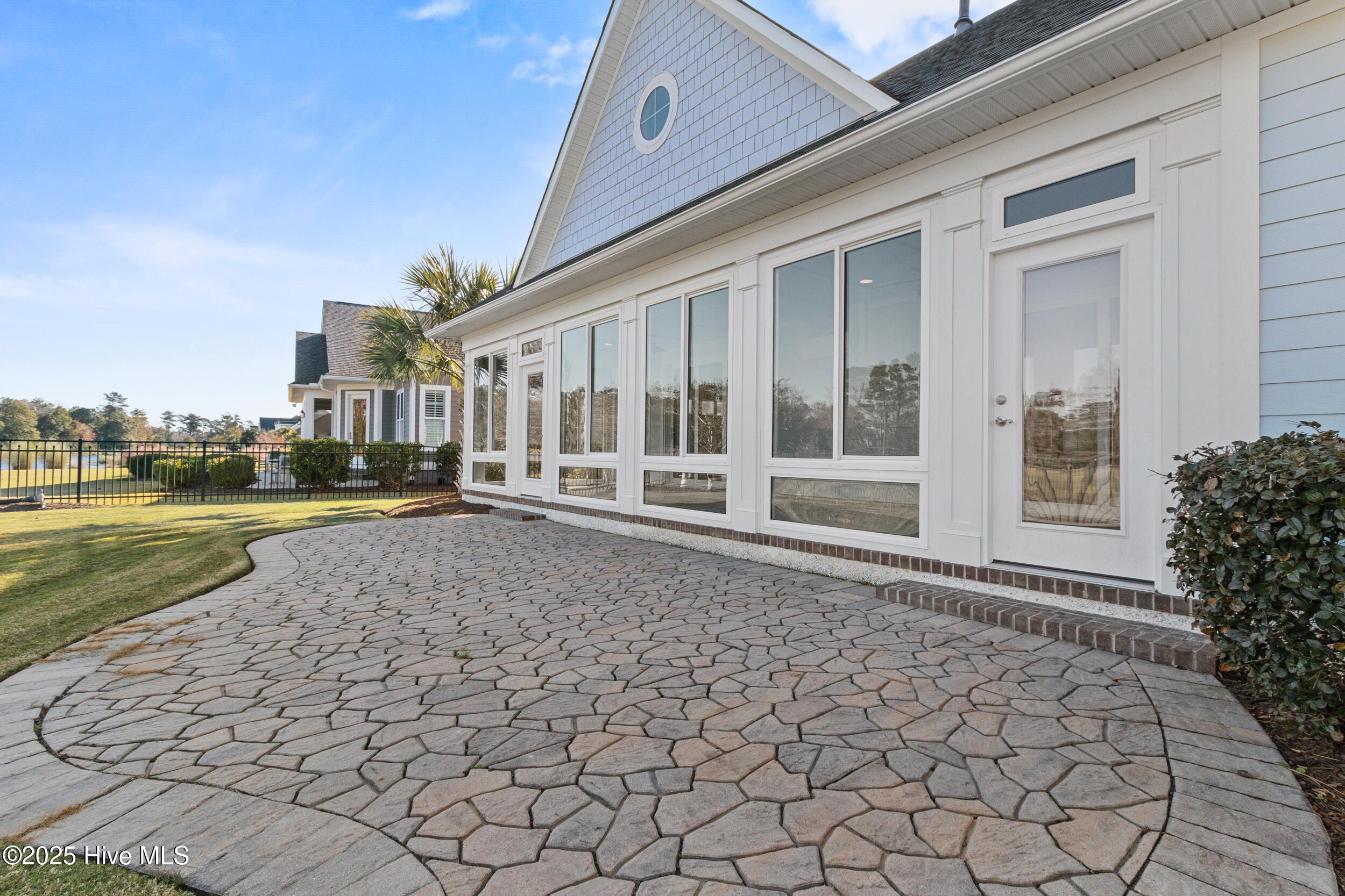 100541270 | Photo 43