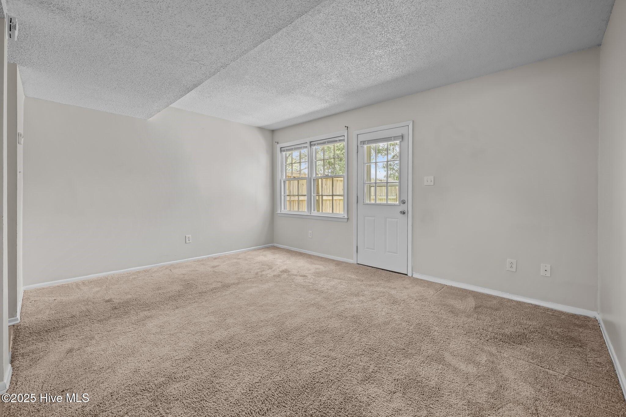 139 King George Court, Jacksonville, NC 28546 – photo 12: 12-web-or-mls-139 King George Court 024