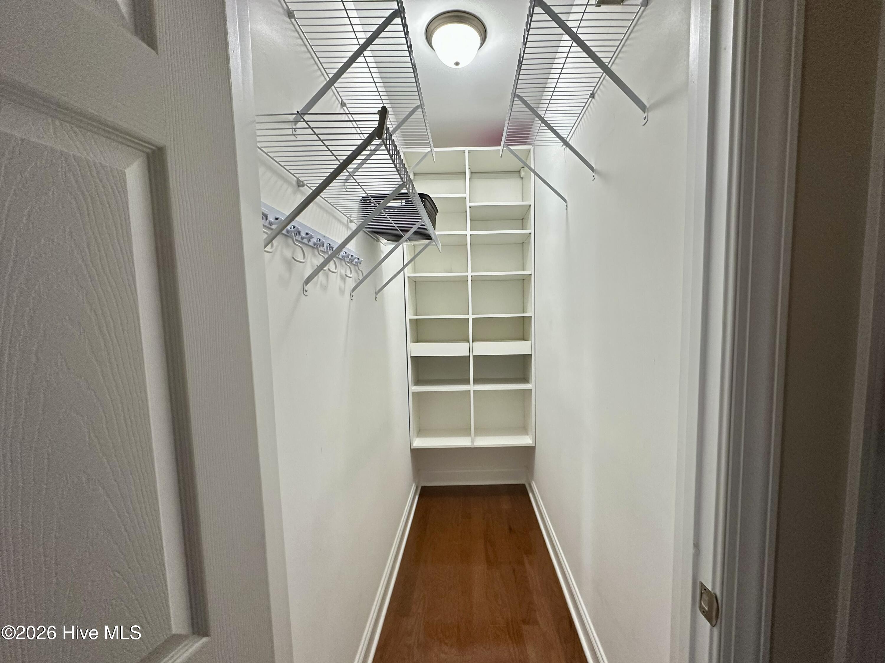 100555837 | Photo 23