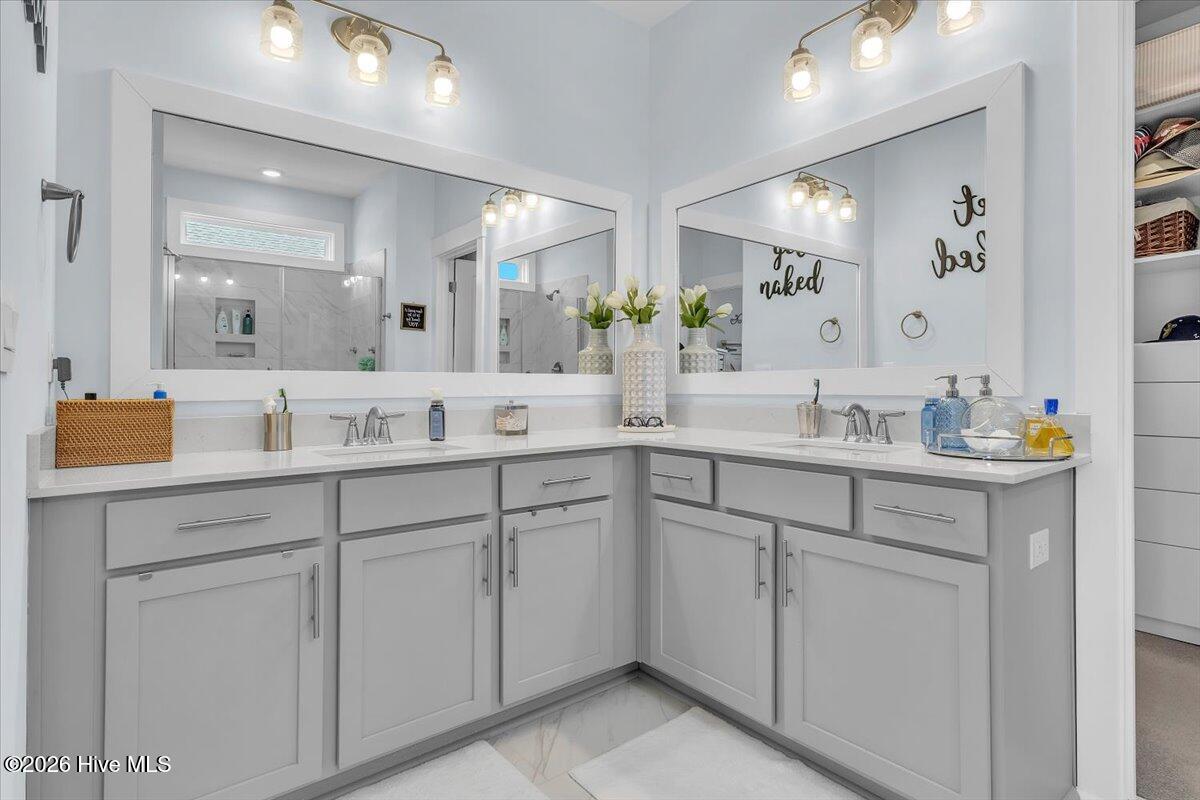 100569276 | Photo 28