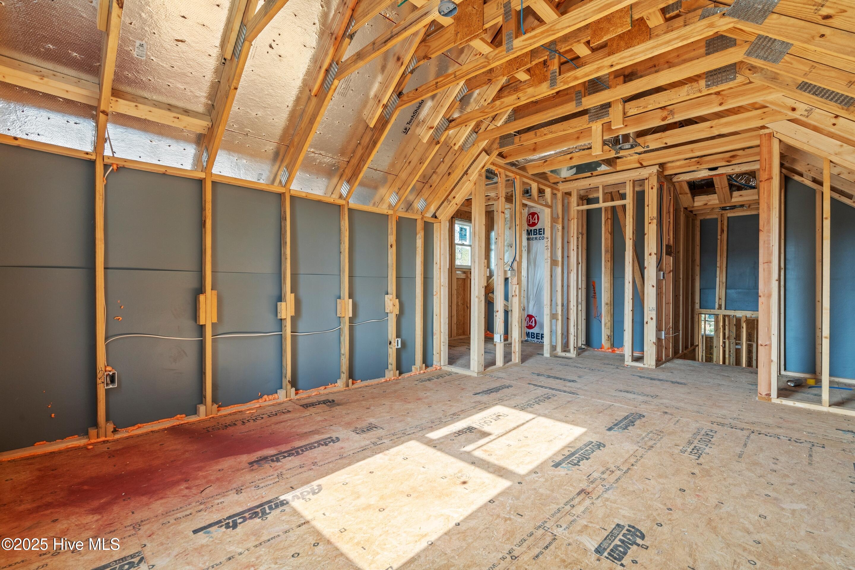 100543070 | Photo 65