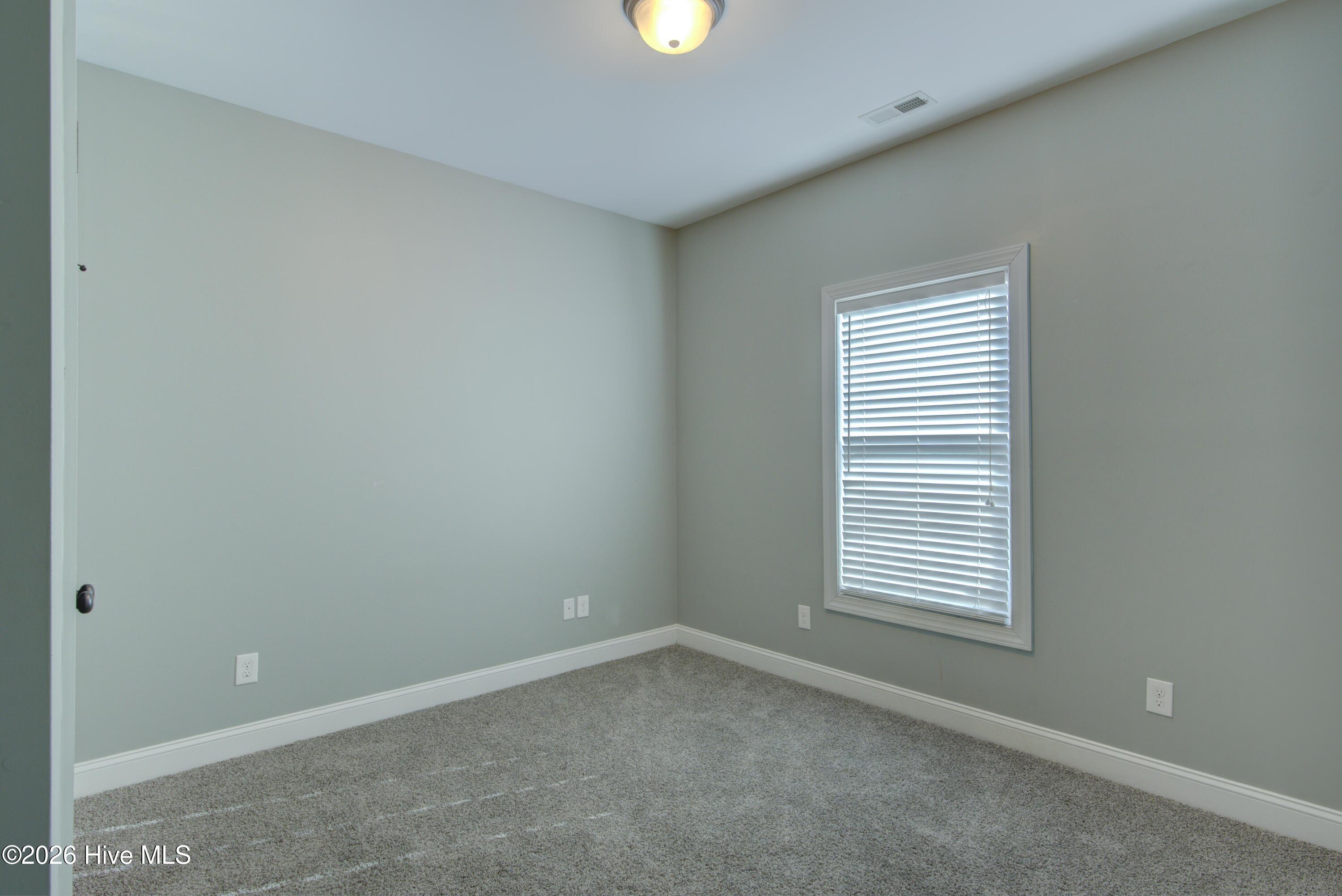 100561600 | Photo 16