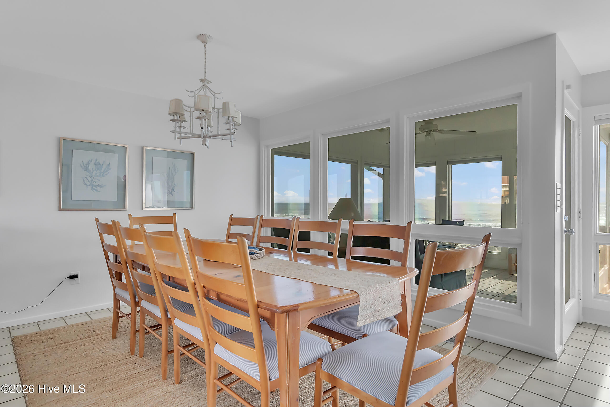 100568884 | Photo 23