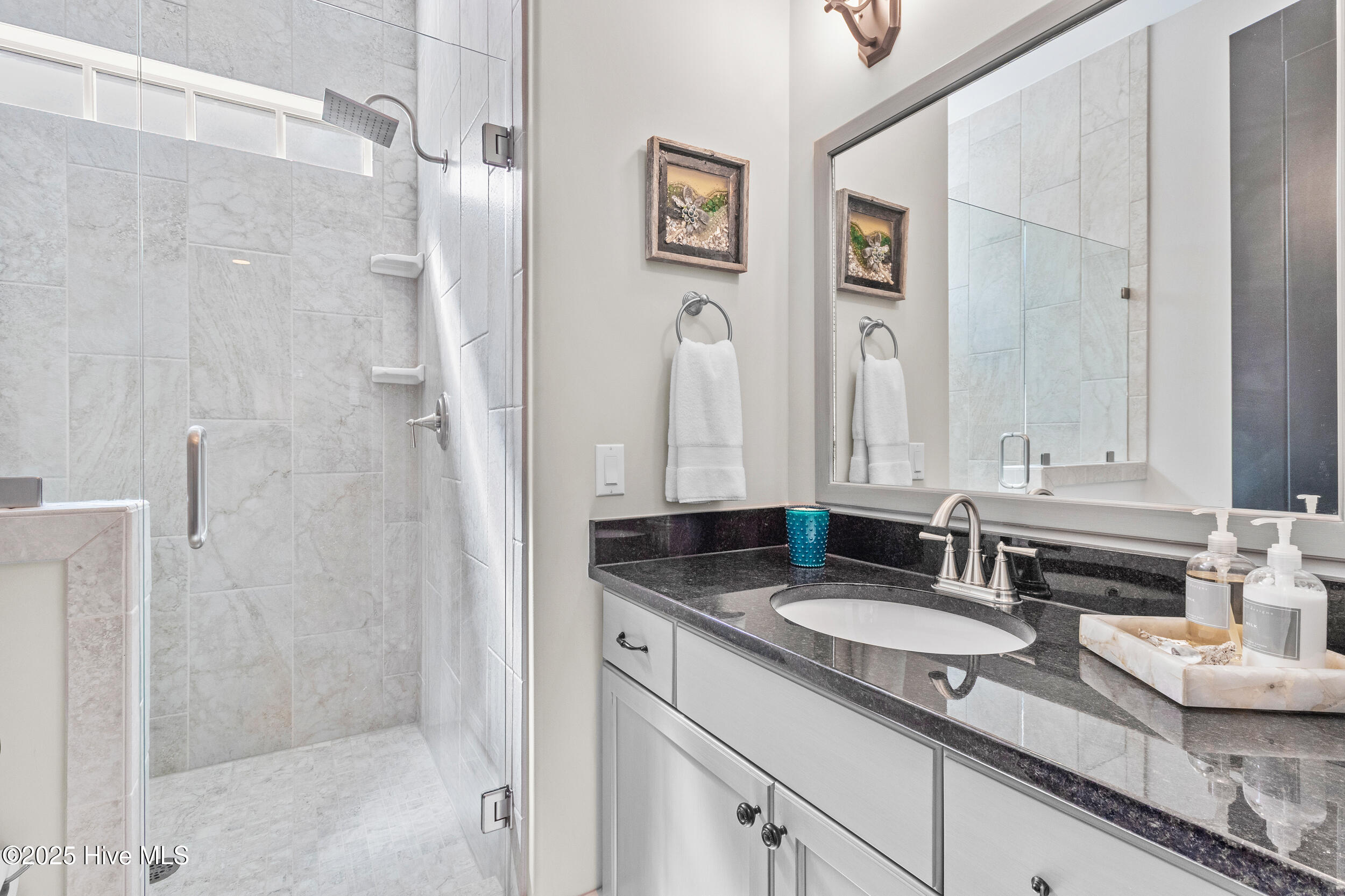 100537766 | Photo 25