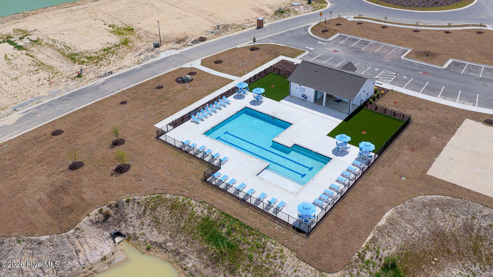 100565372 | Photo 26