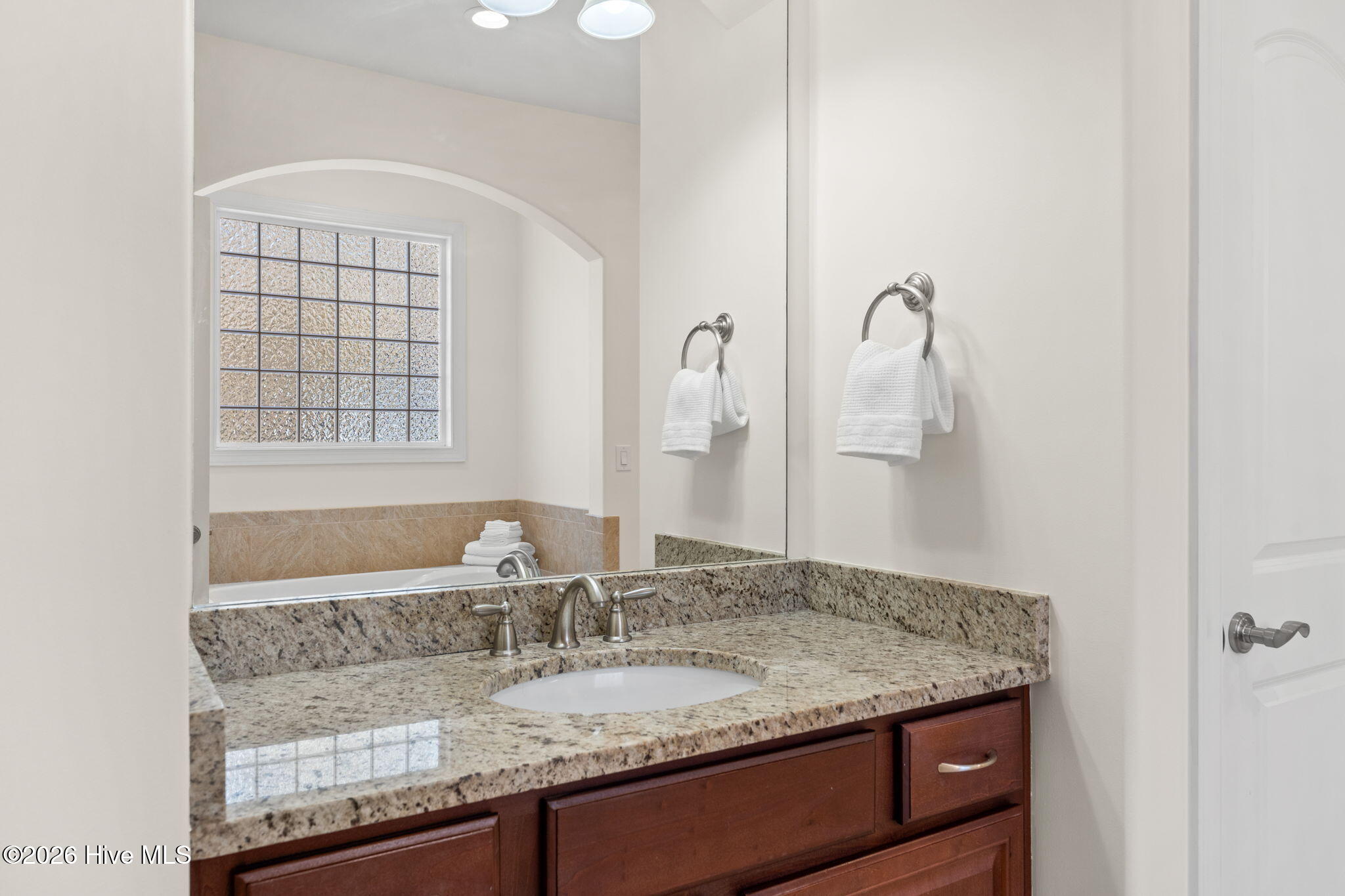 Undisclosed Address, Southport, NC, 28461