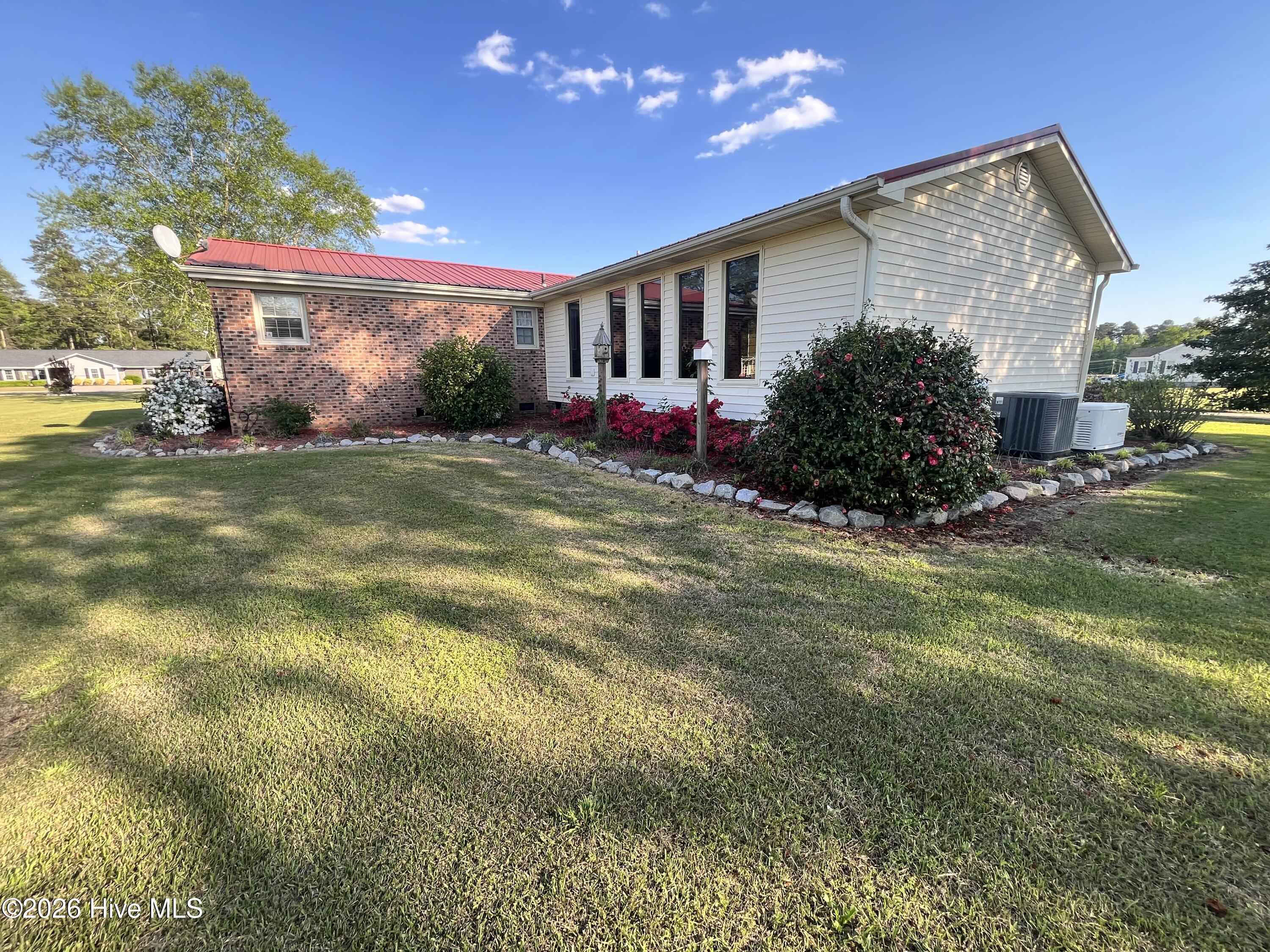 100567064 | Photo 13