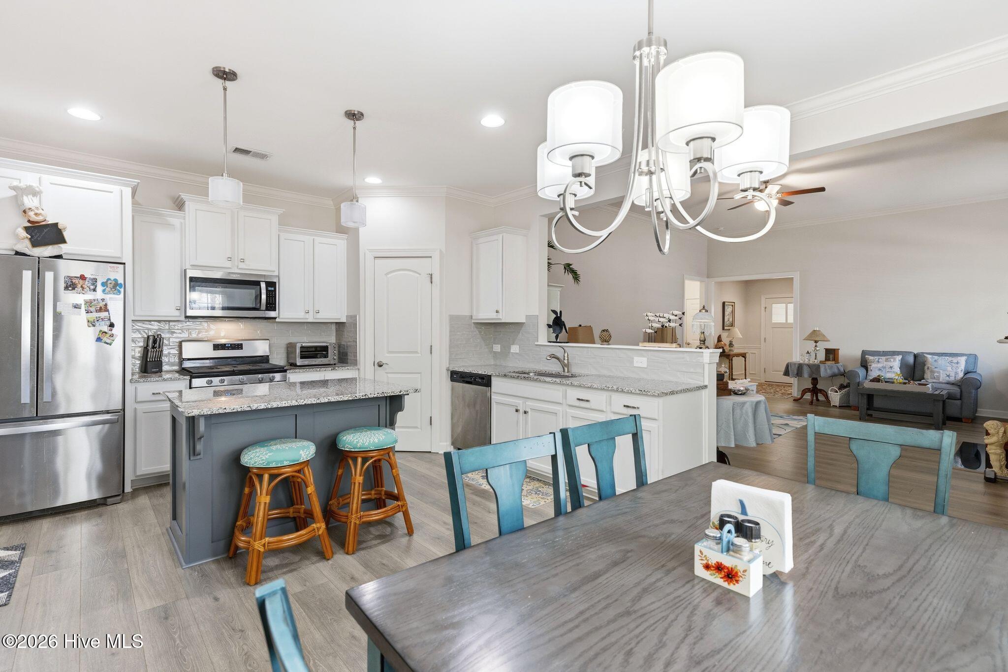 100558681 | Photo 15