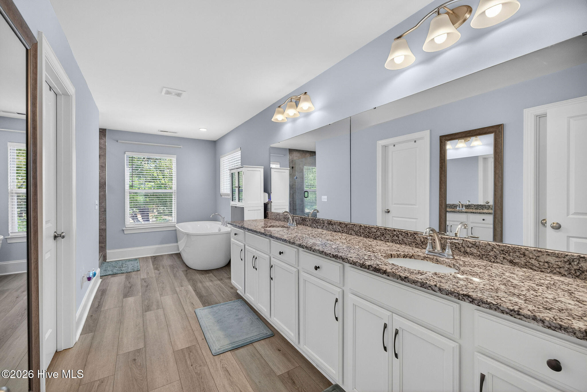 100570587 | Photo 36