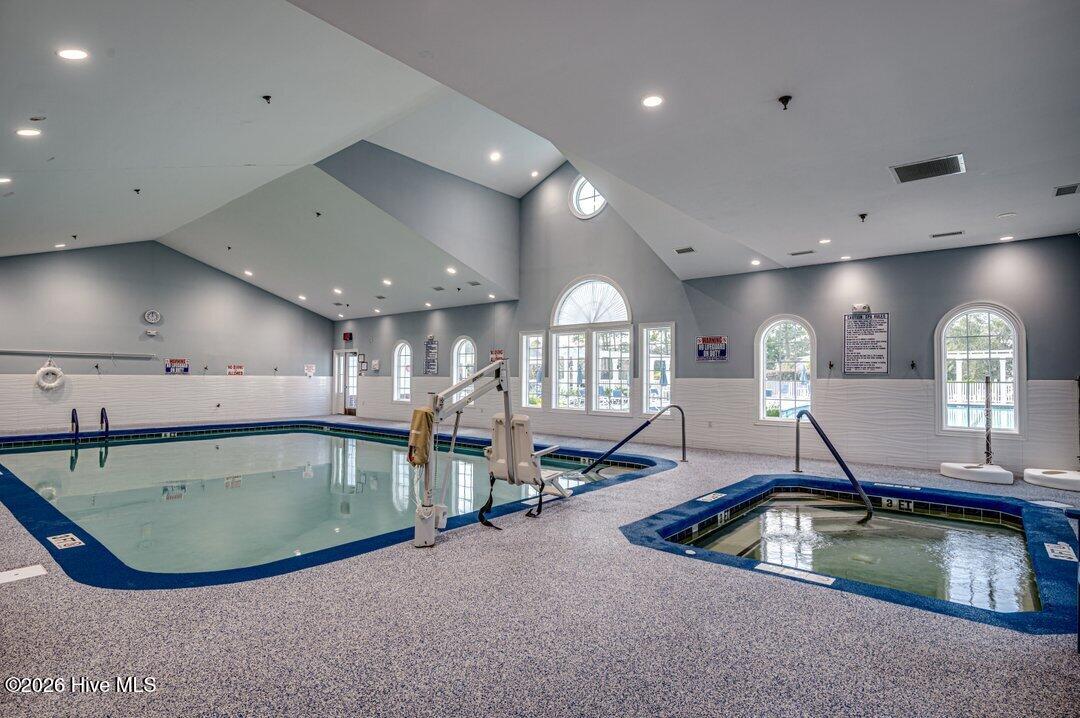 100548438 | Photo 11