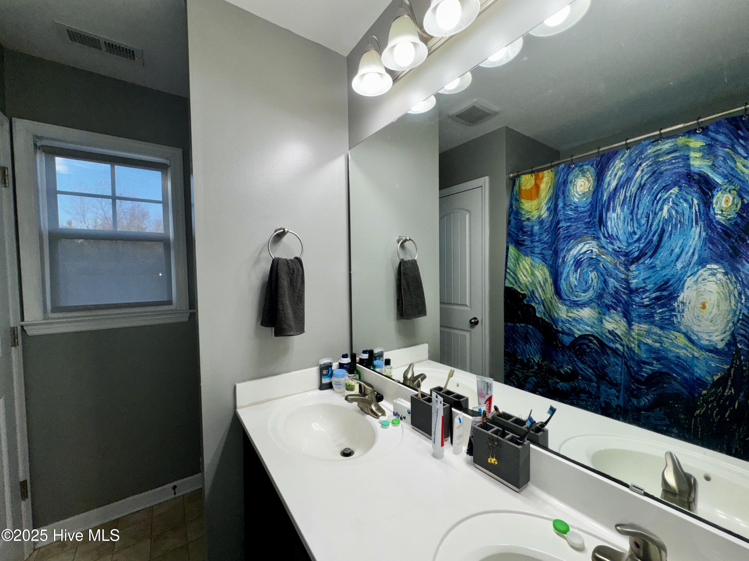 100545242 | Photo 12