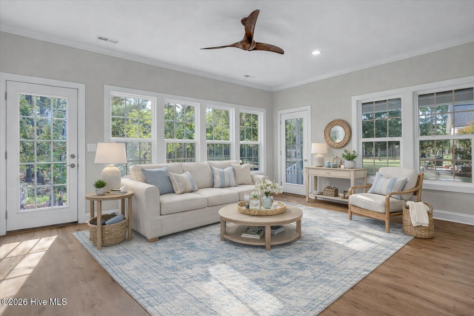 100524155 | Photo 23