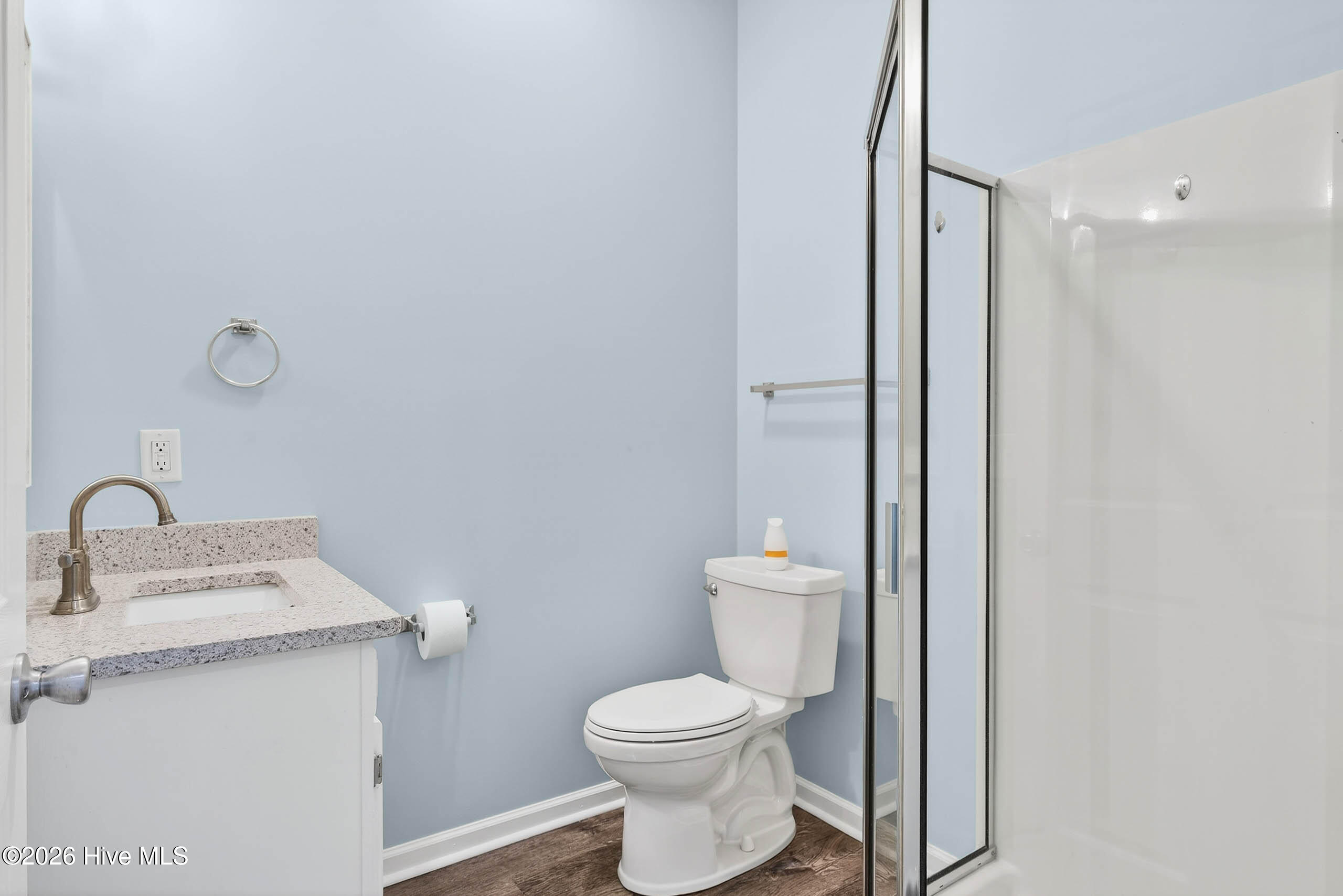 100564275 | Photo 25