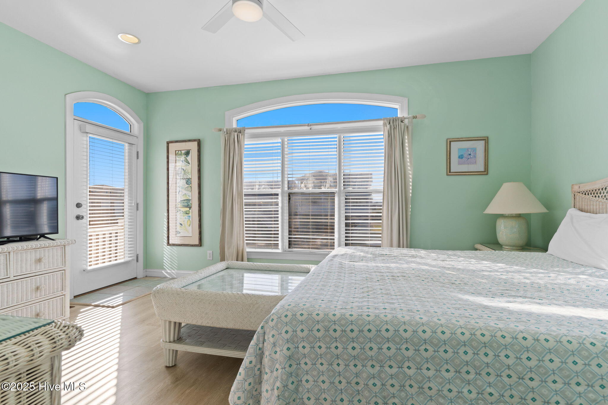 100541460 | Photo 12