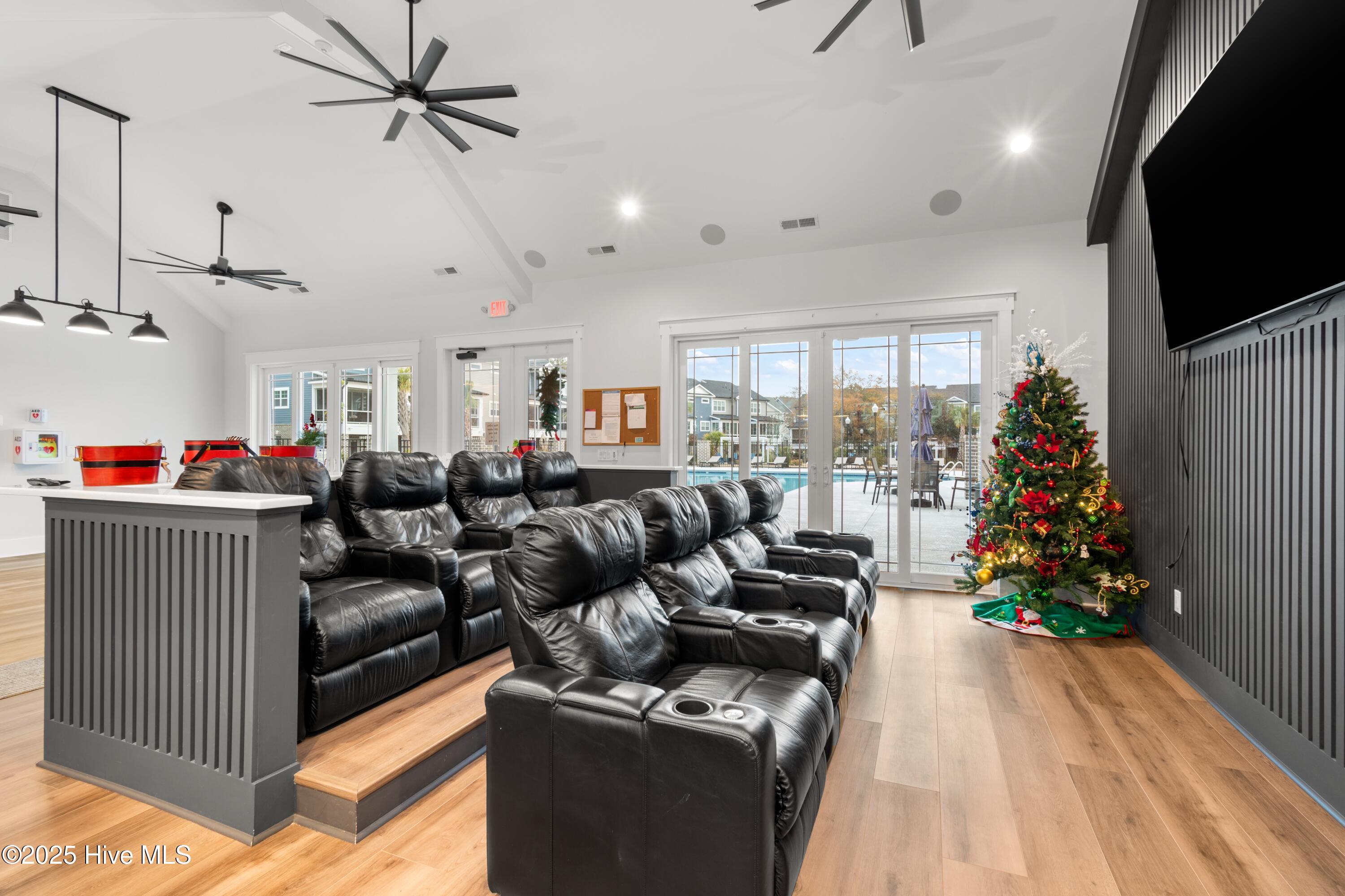 100546246 | Photo 39