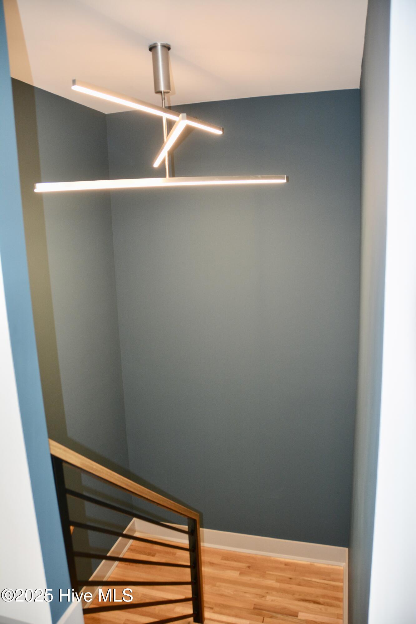 100508502 | Photo 61