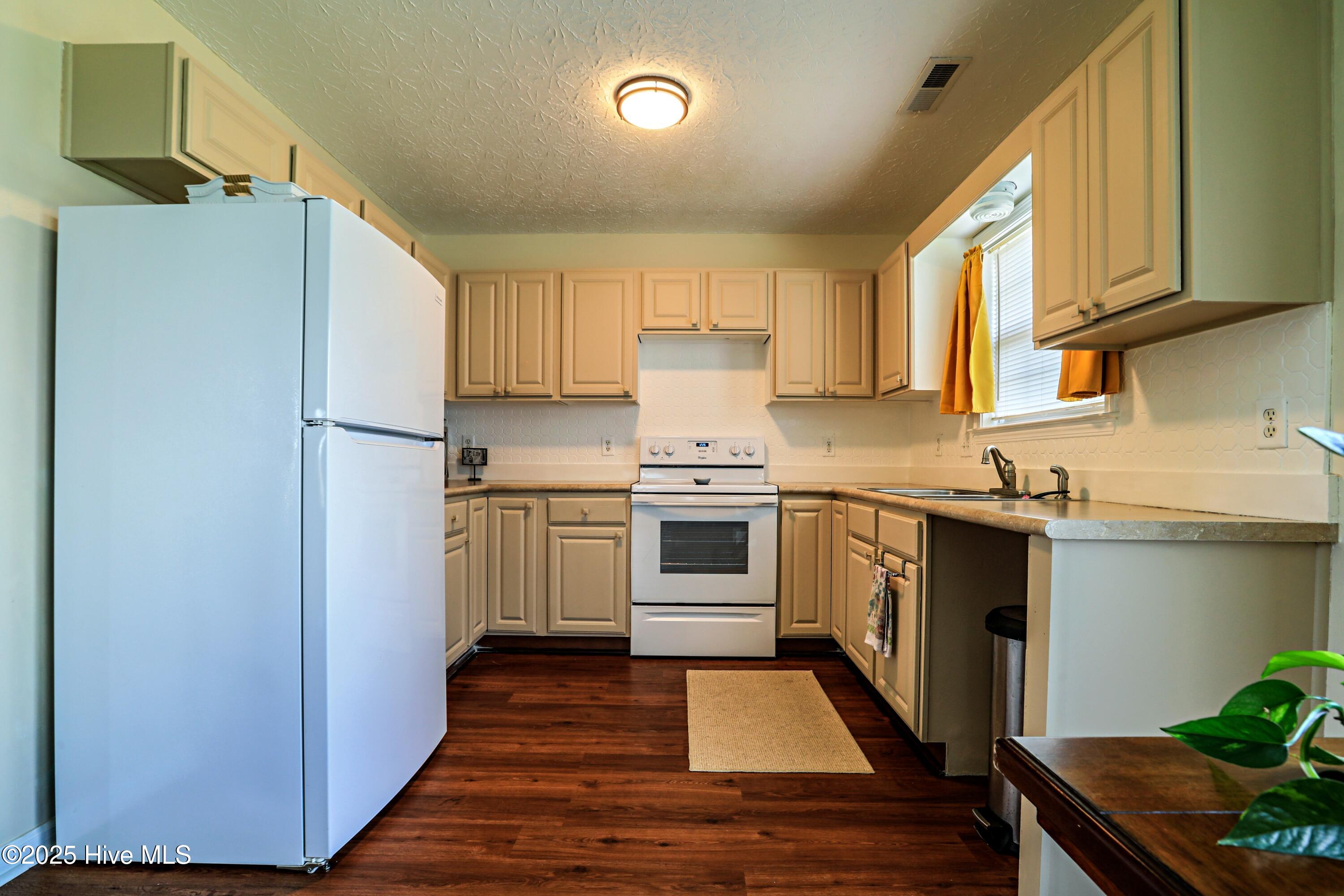 100506631 | Photo 10