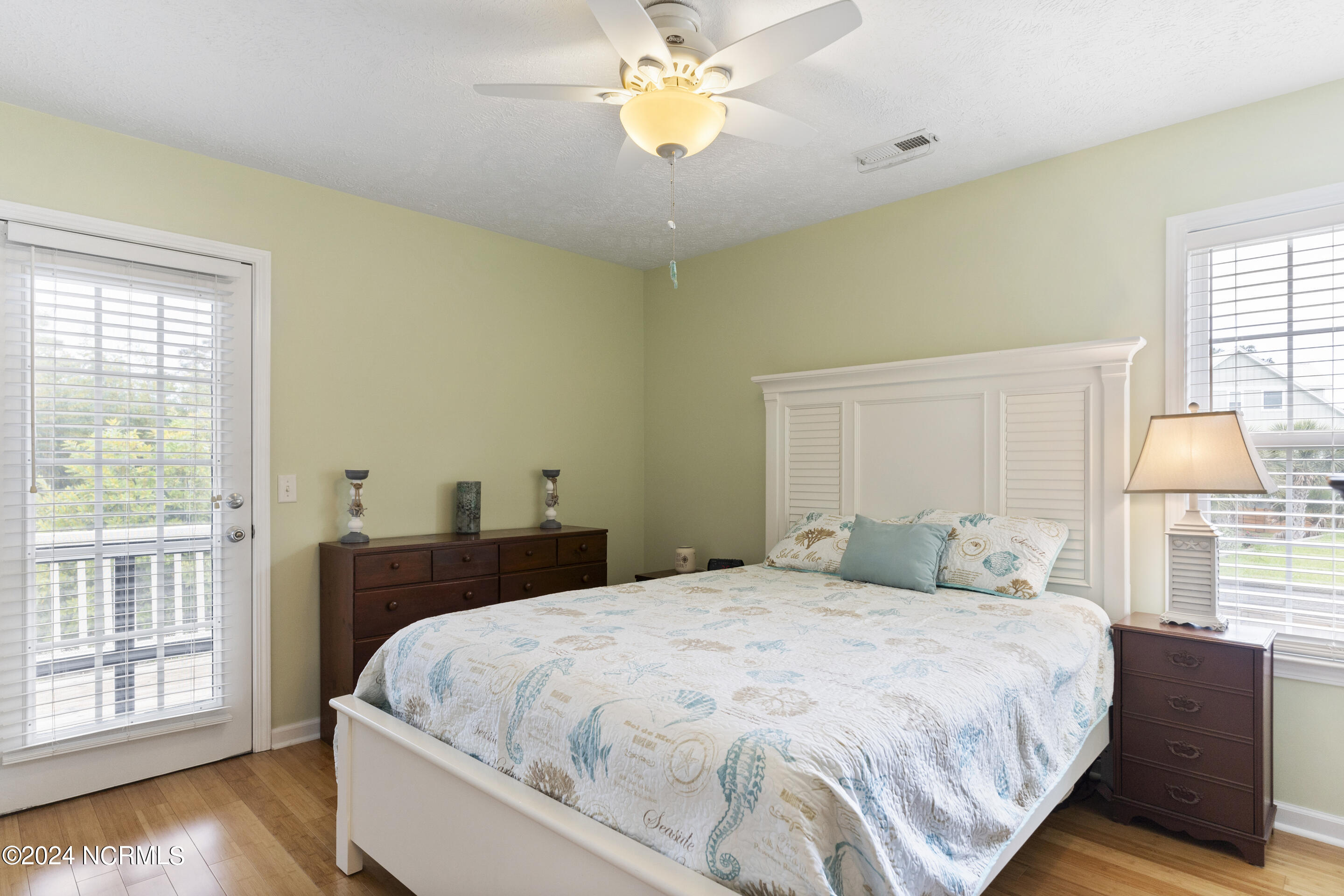 100562930 | Photo 14