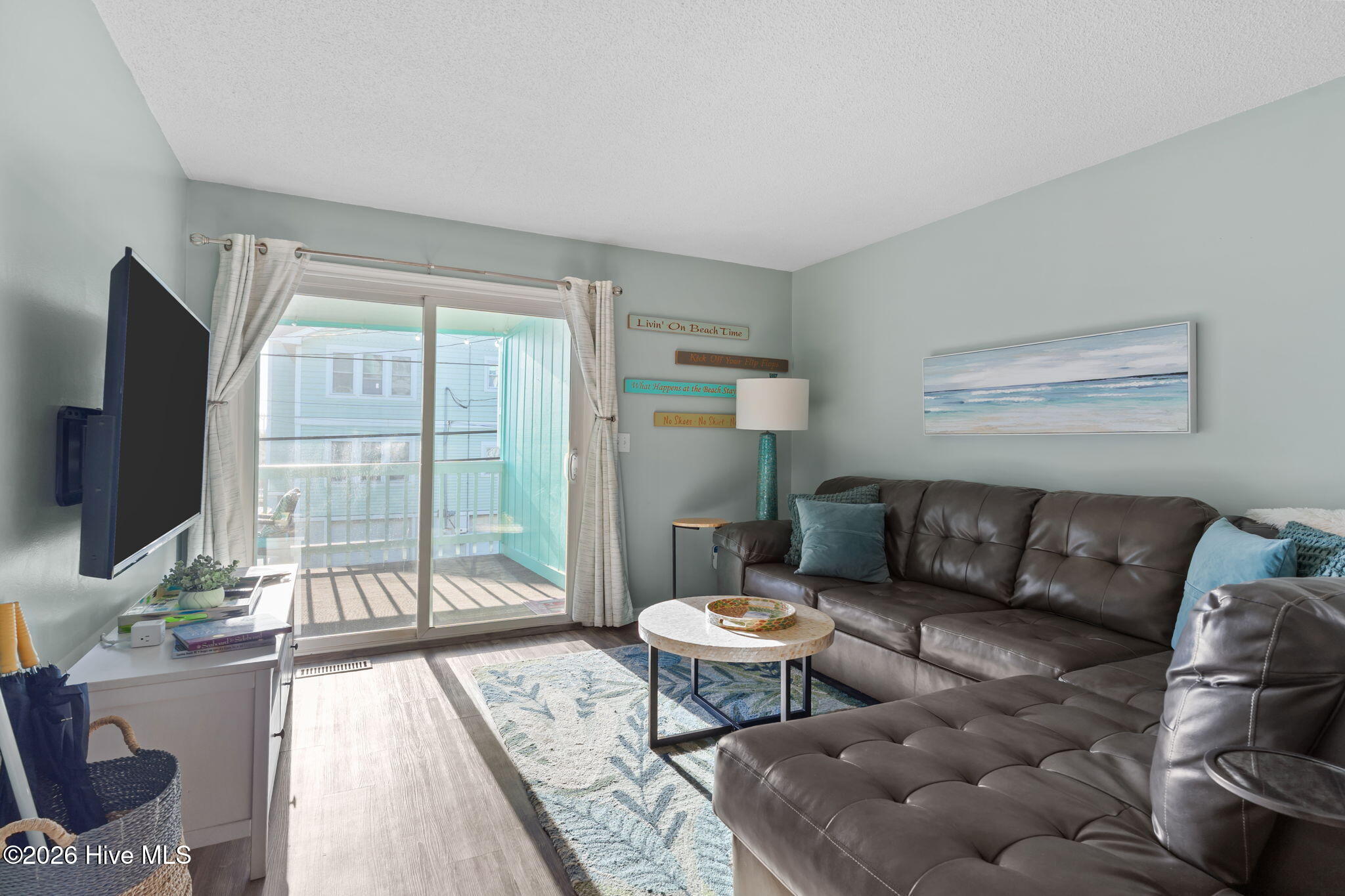 100560937 | Photo 15