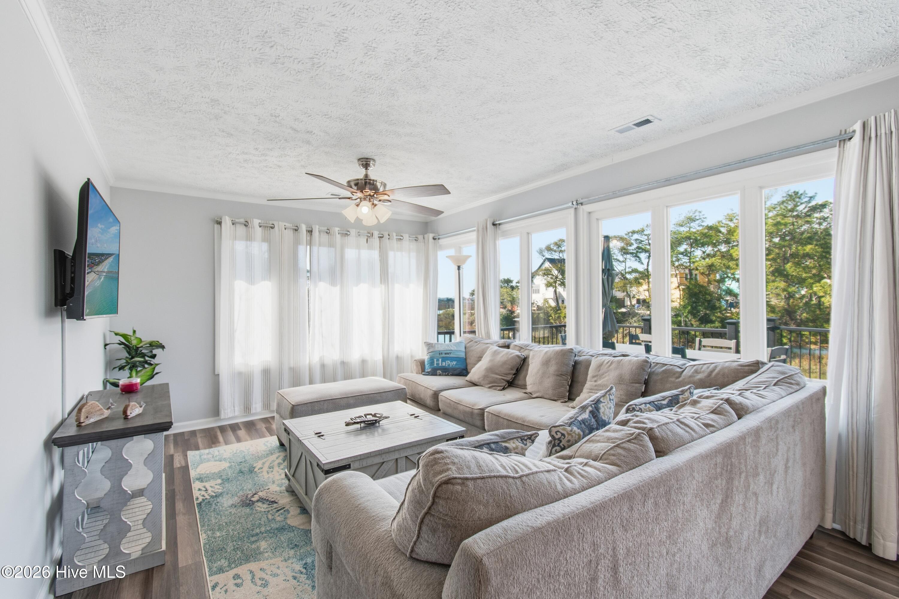 100550998 | Photo 25