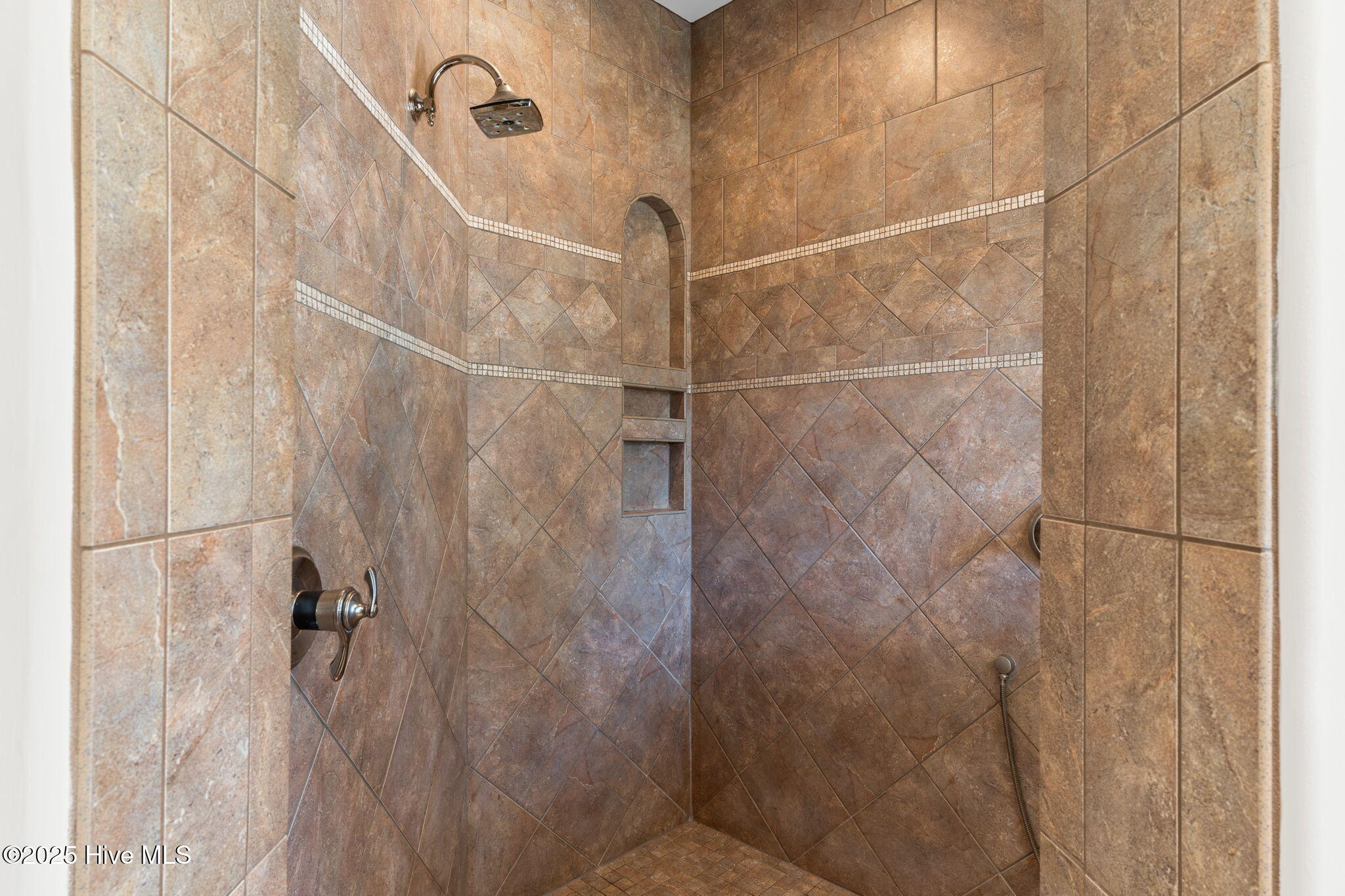 100540302 | Photo 40