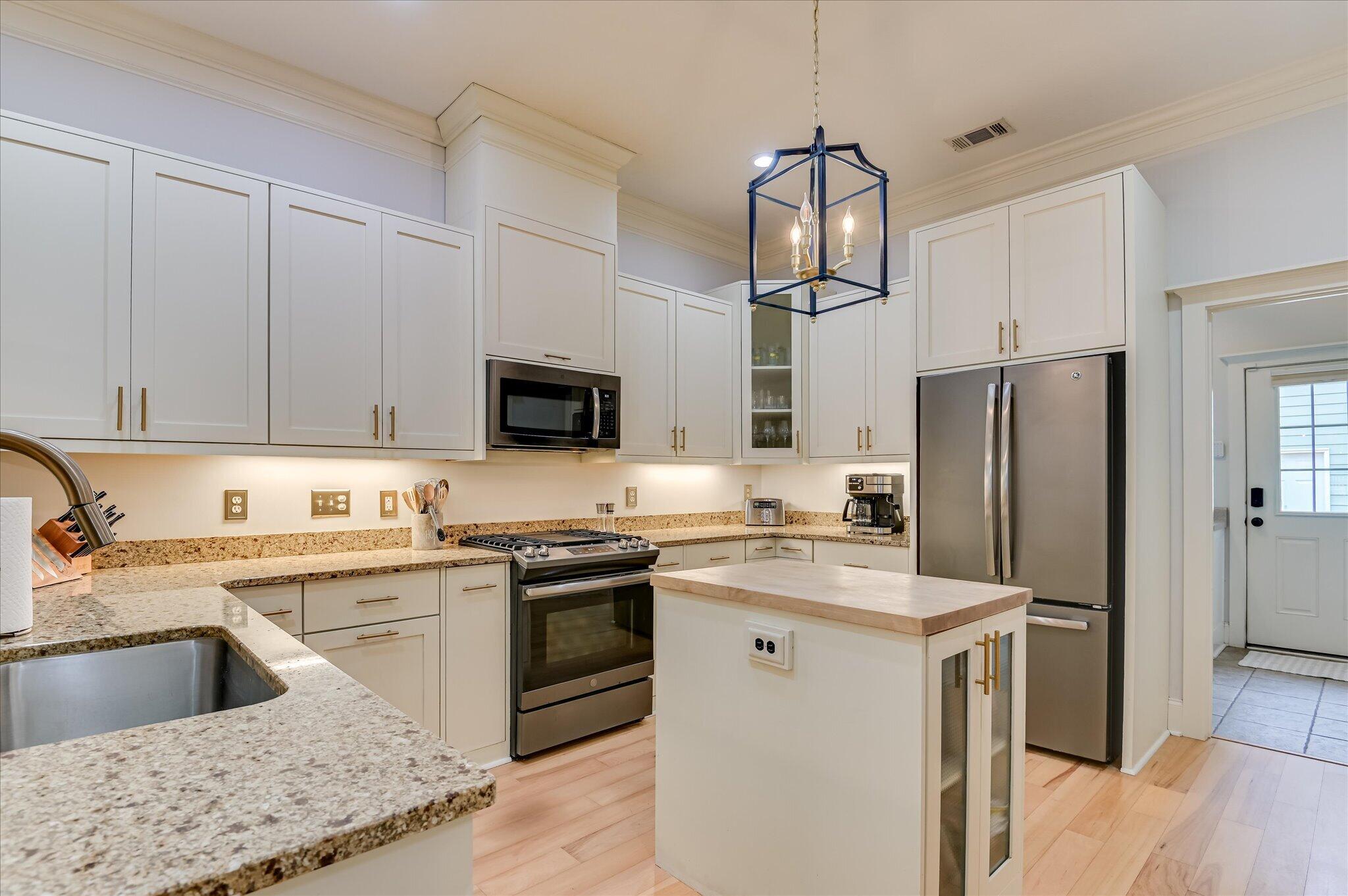 22-evans-ga-1006-mitchell-lane-kitchen-o