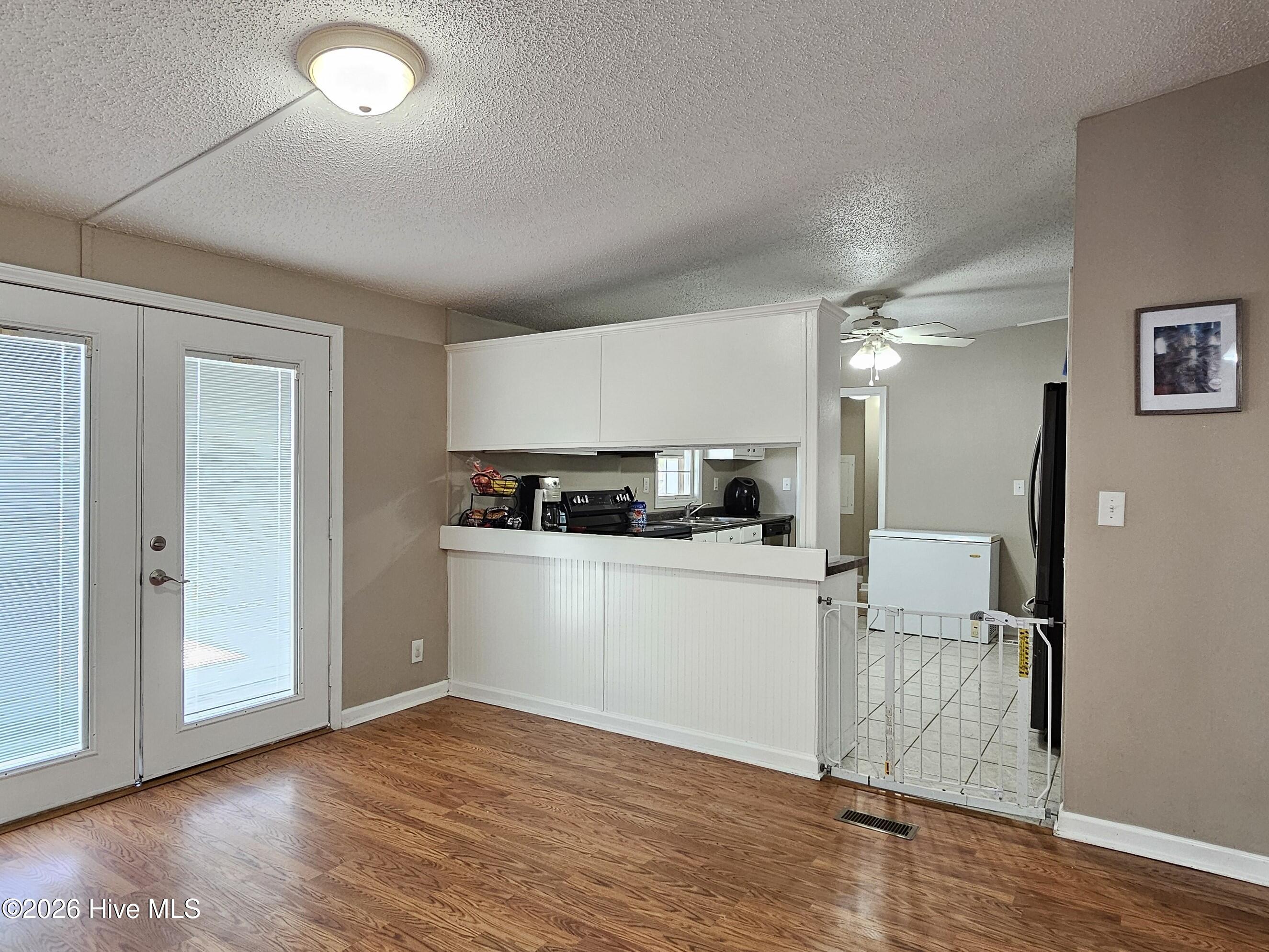 100561319 | Photo 20