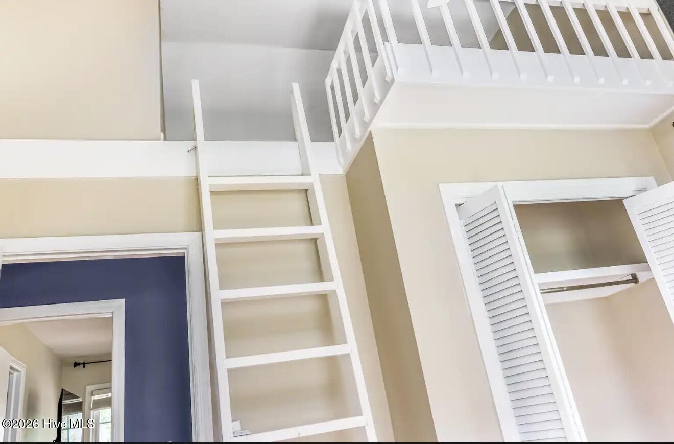 100564742 | Photo 30