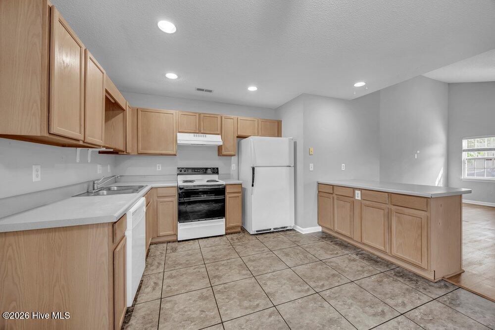 100570351 | Photo 10