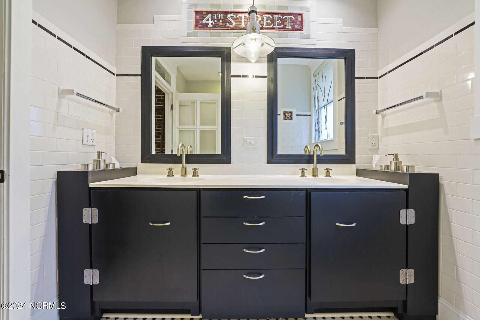 100512715 | Photo 18