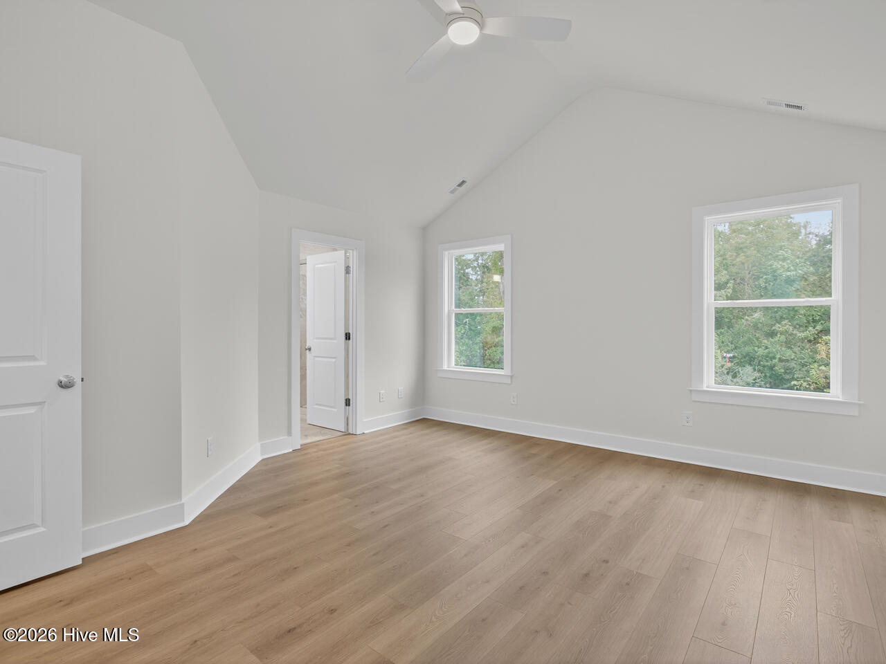 100547597 | Photo 31