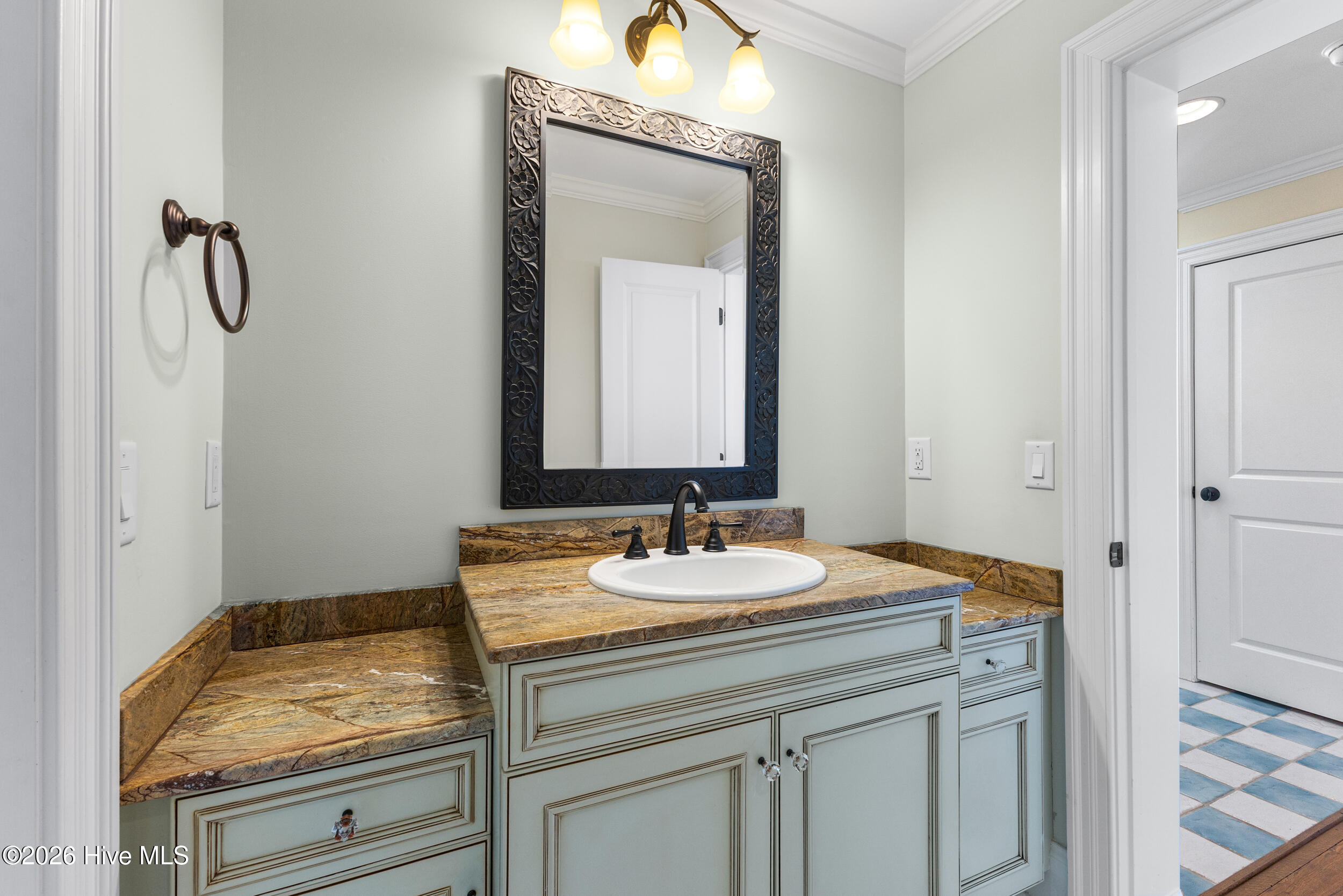 100561690 | Photo 41