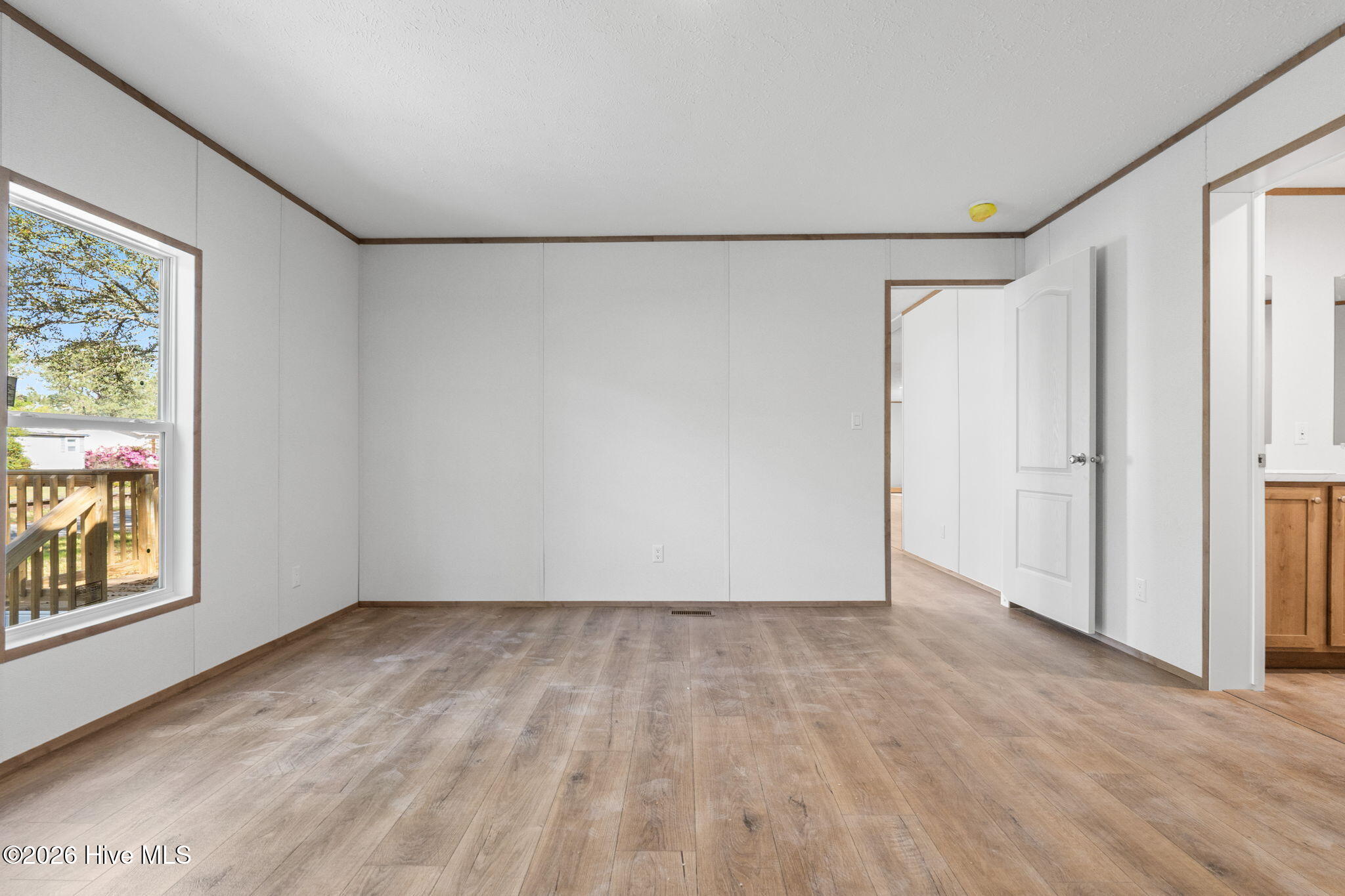 100569950 | Photo 19