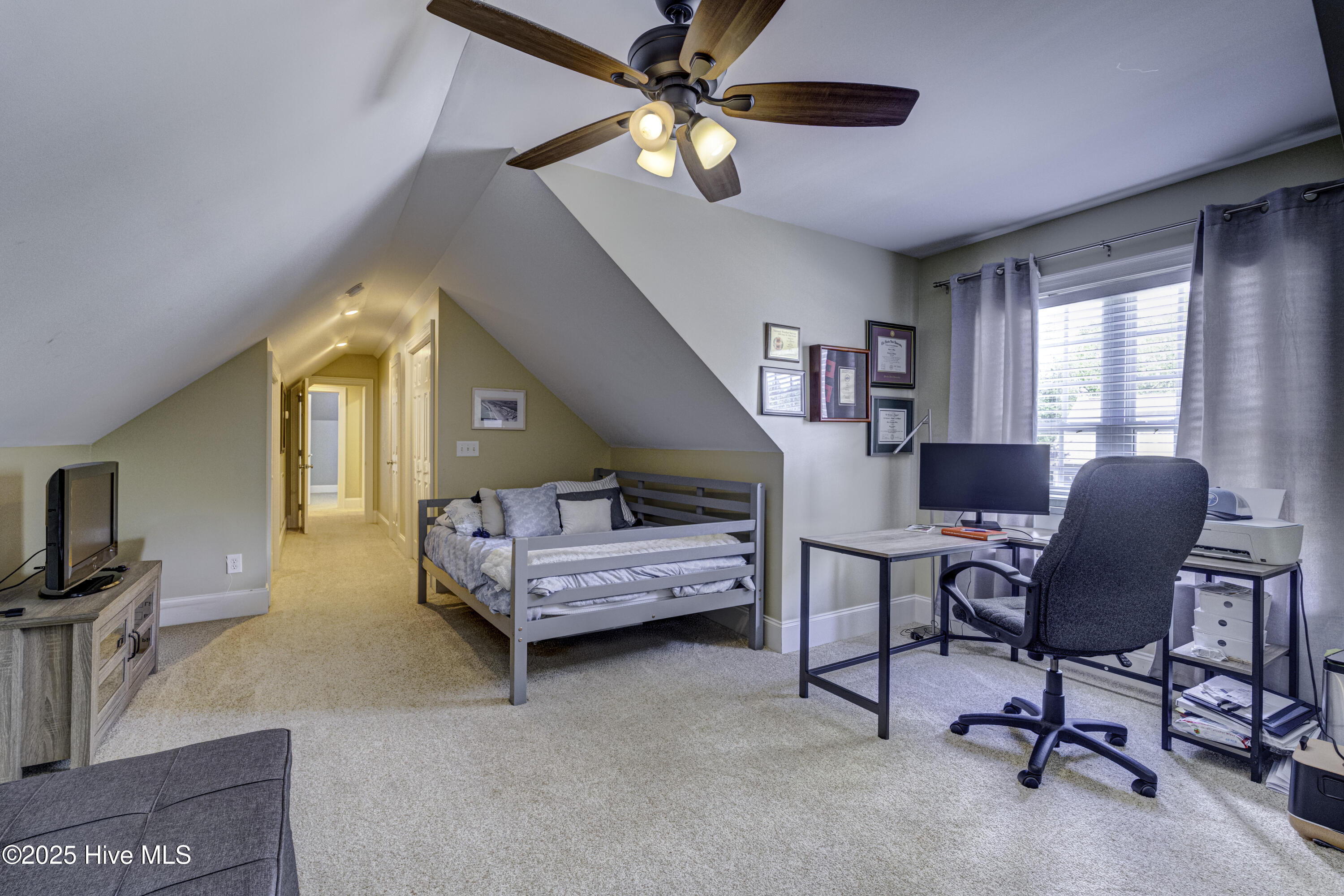 100535158 | Photo 51