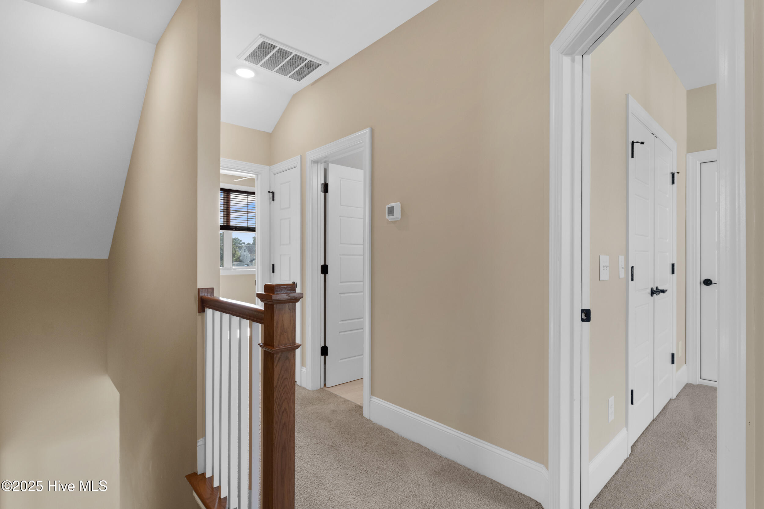 100528109 | Photo 33