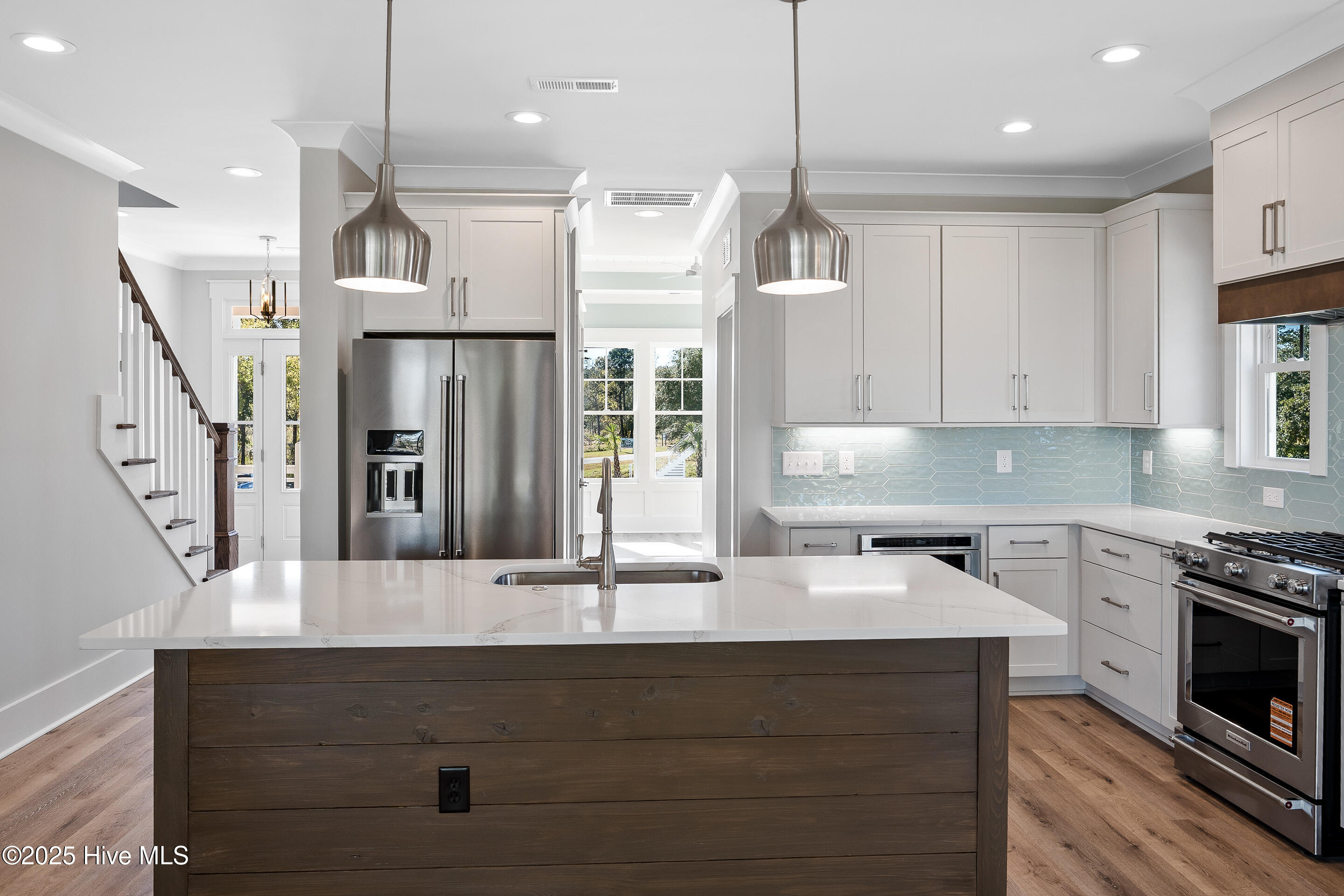 100537376 | Photo 18