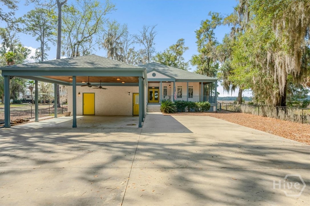 Welcome to 2713 Julienton Drive on the Julienton River.