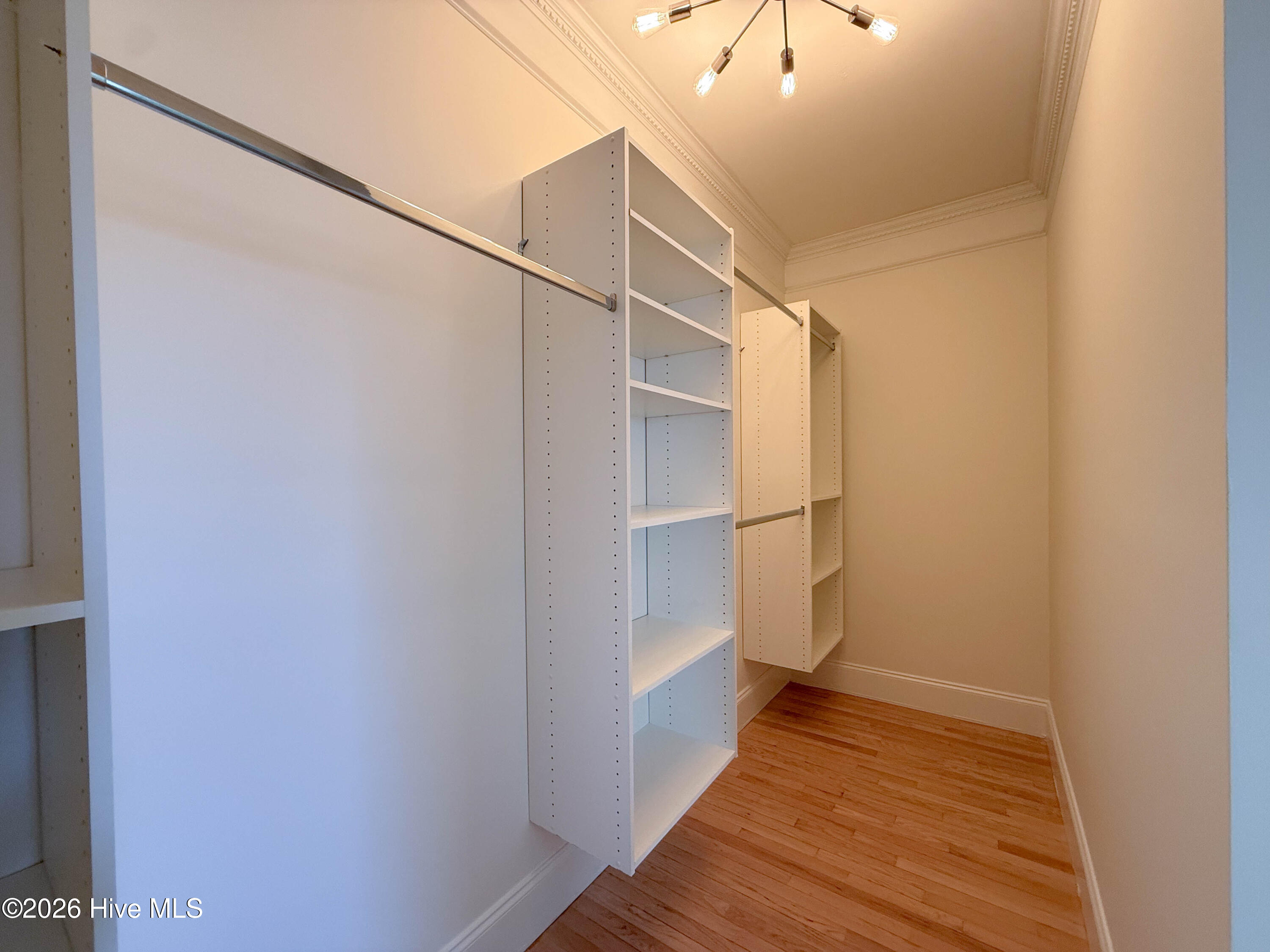 100550265 | Photo 37