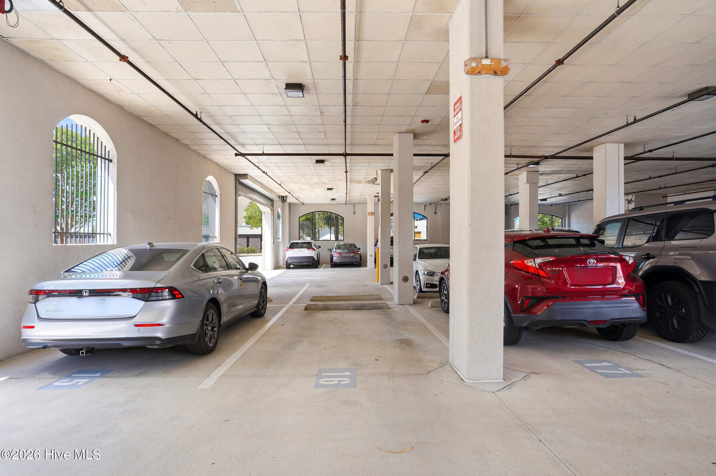 100570172 | Photo 38