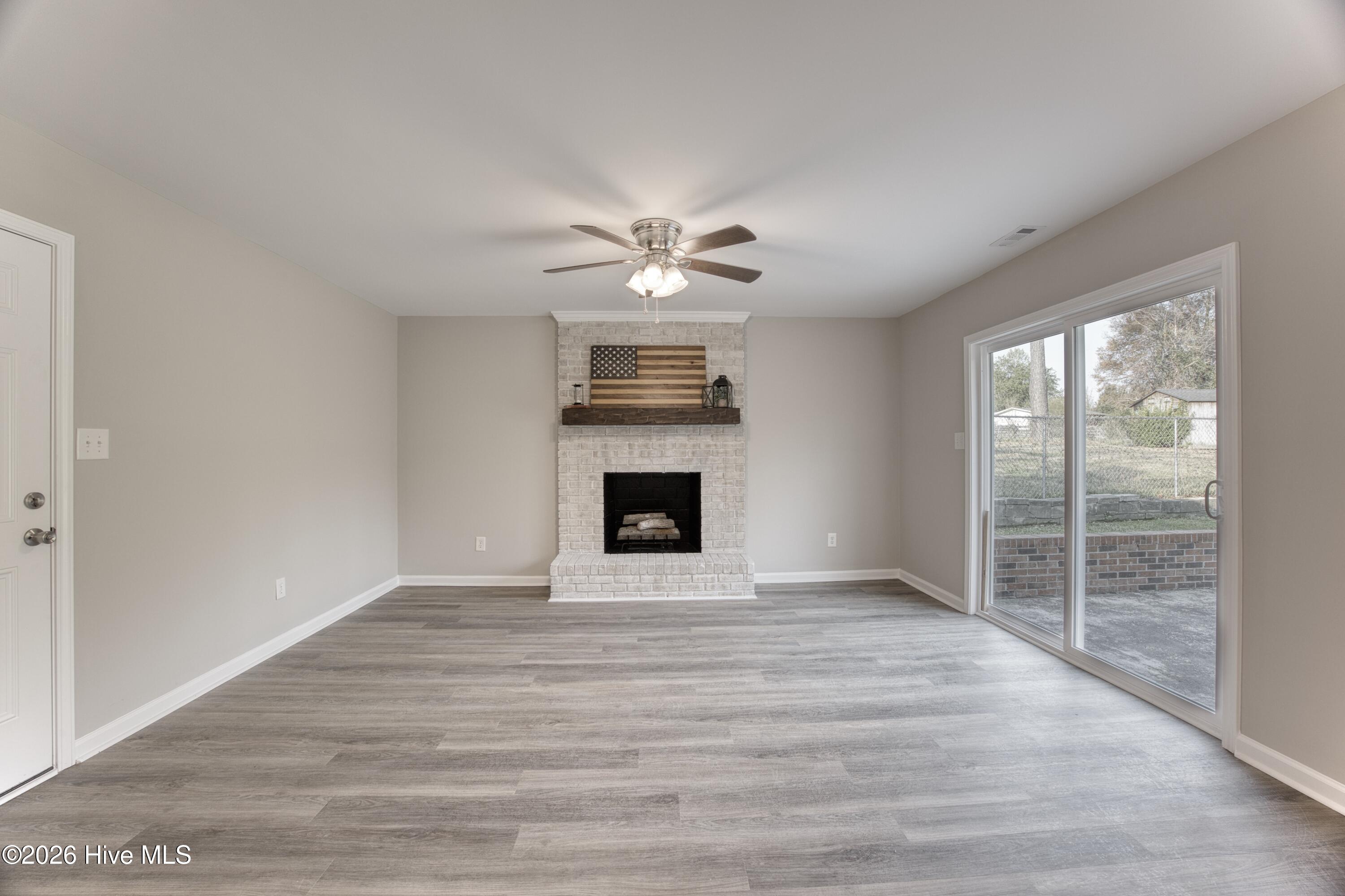 100561992 | Photo 10