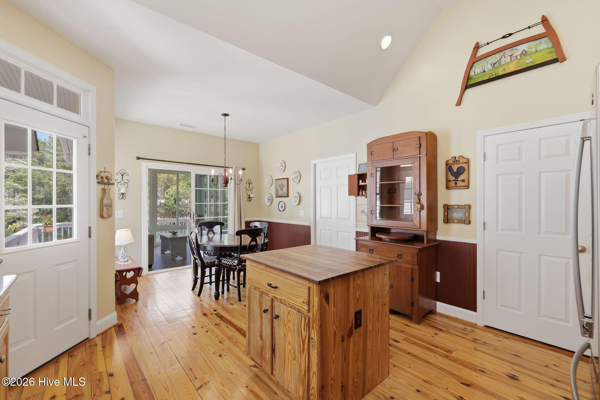 100567375 | Photo 18