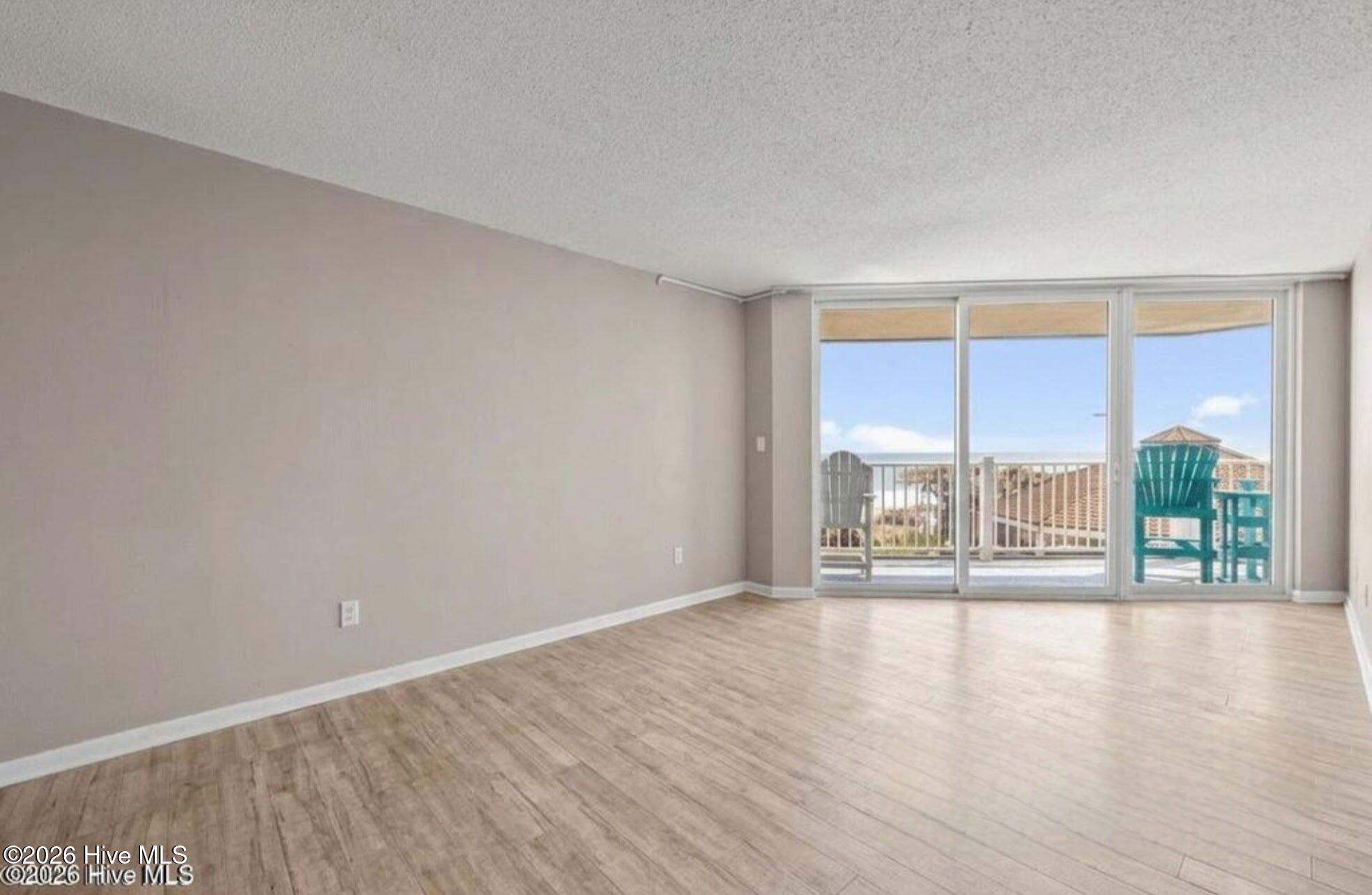 100528908 | Photo 16