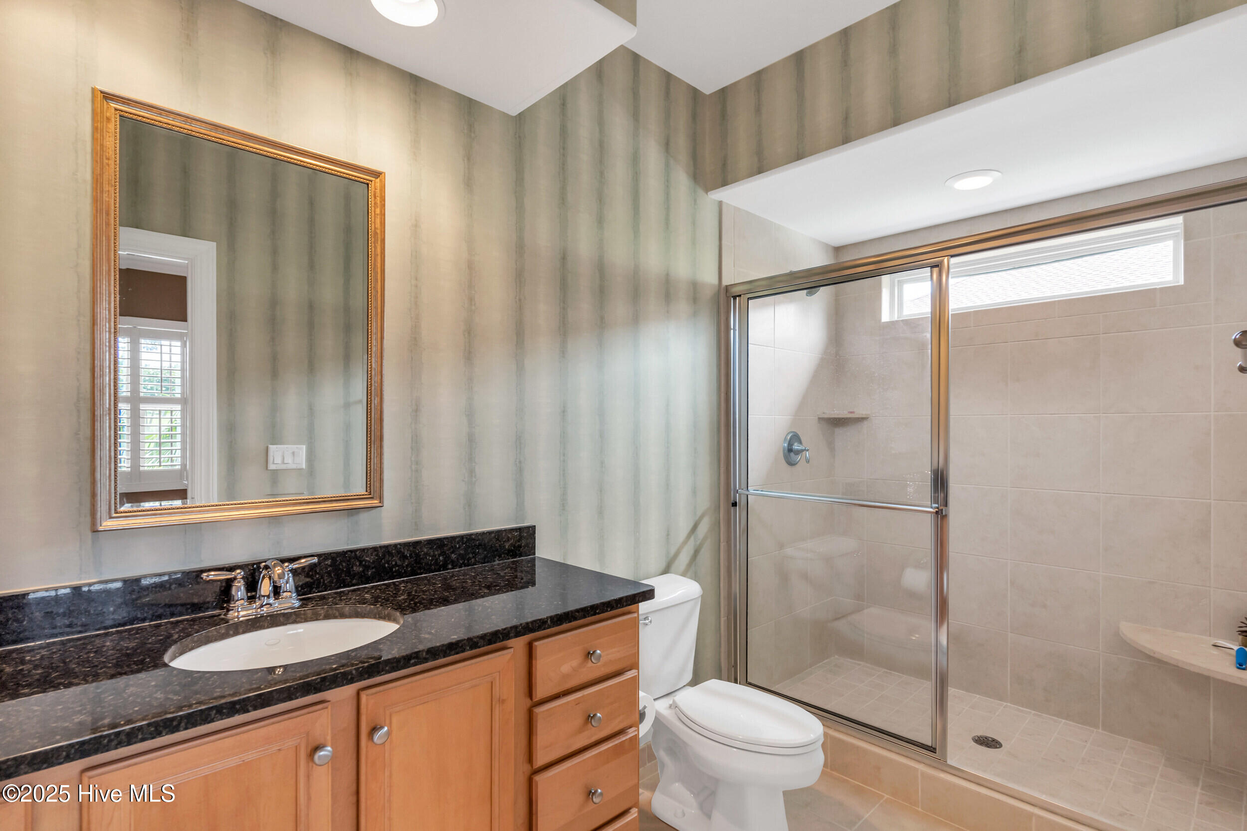 100533496 | Photo 33