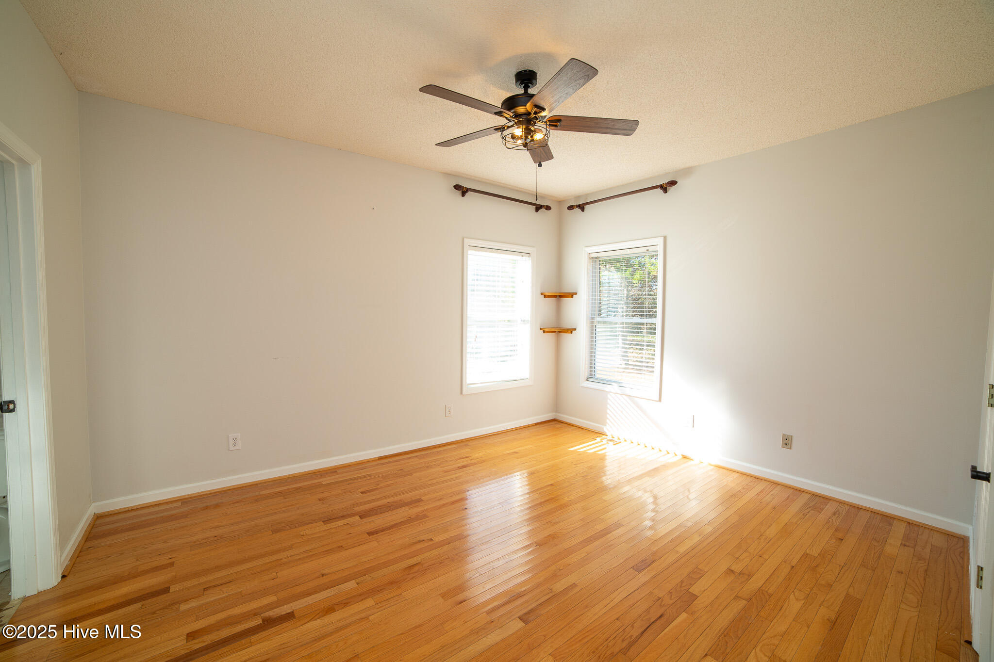 100546342 | Photo 86