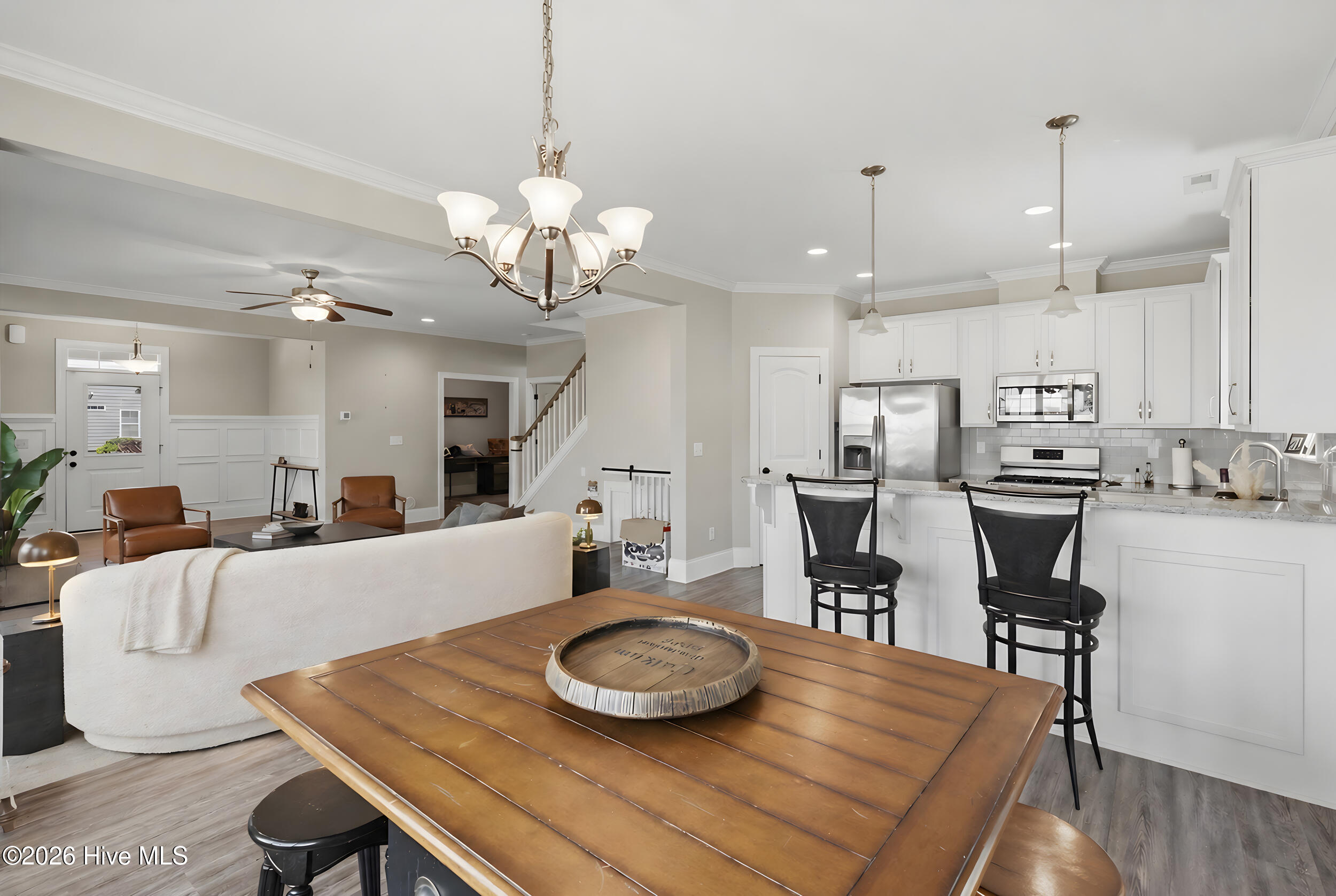 100570242 | Photo 12