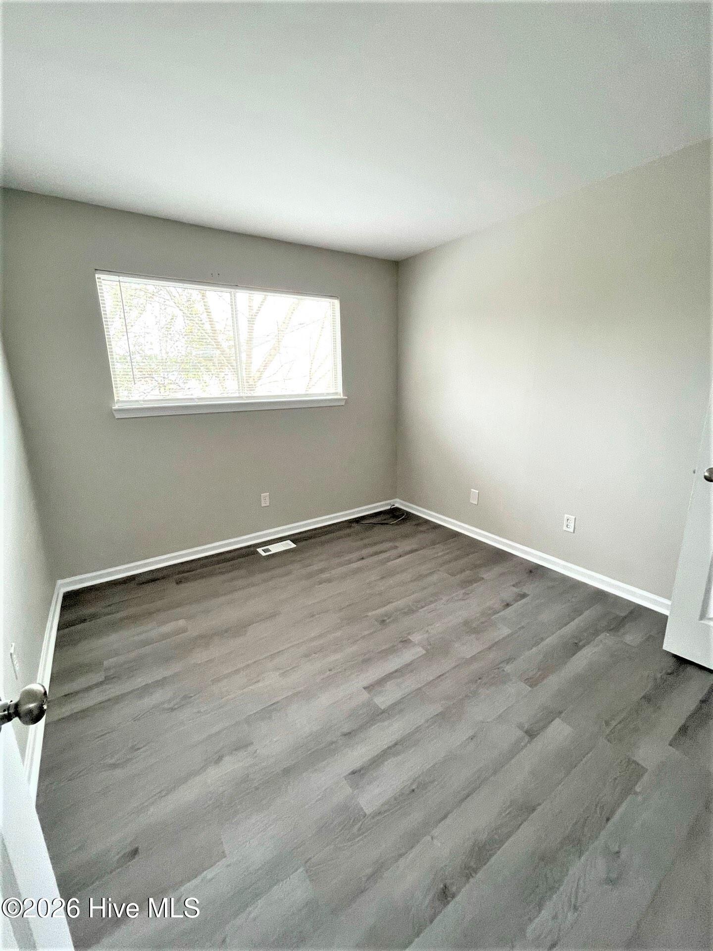 100566480 | Photo 15