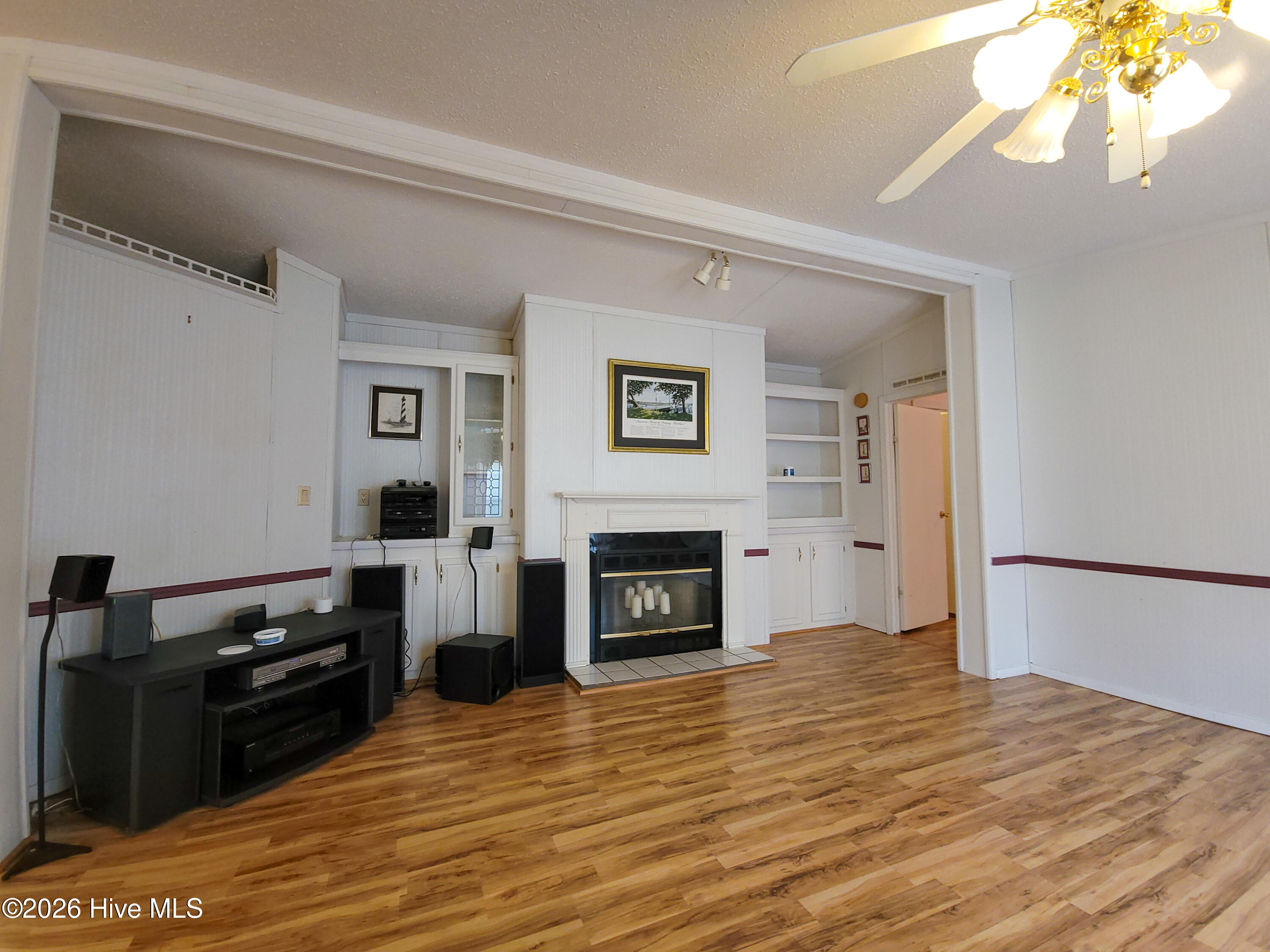 100560378 | Photo 24