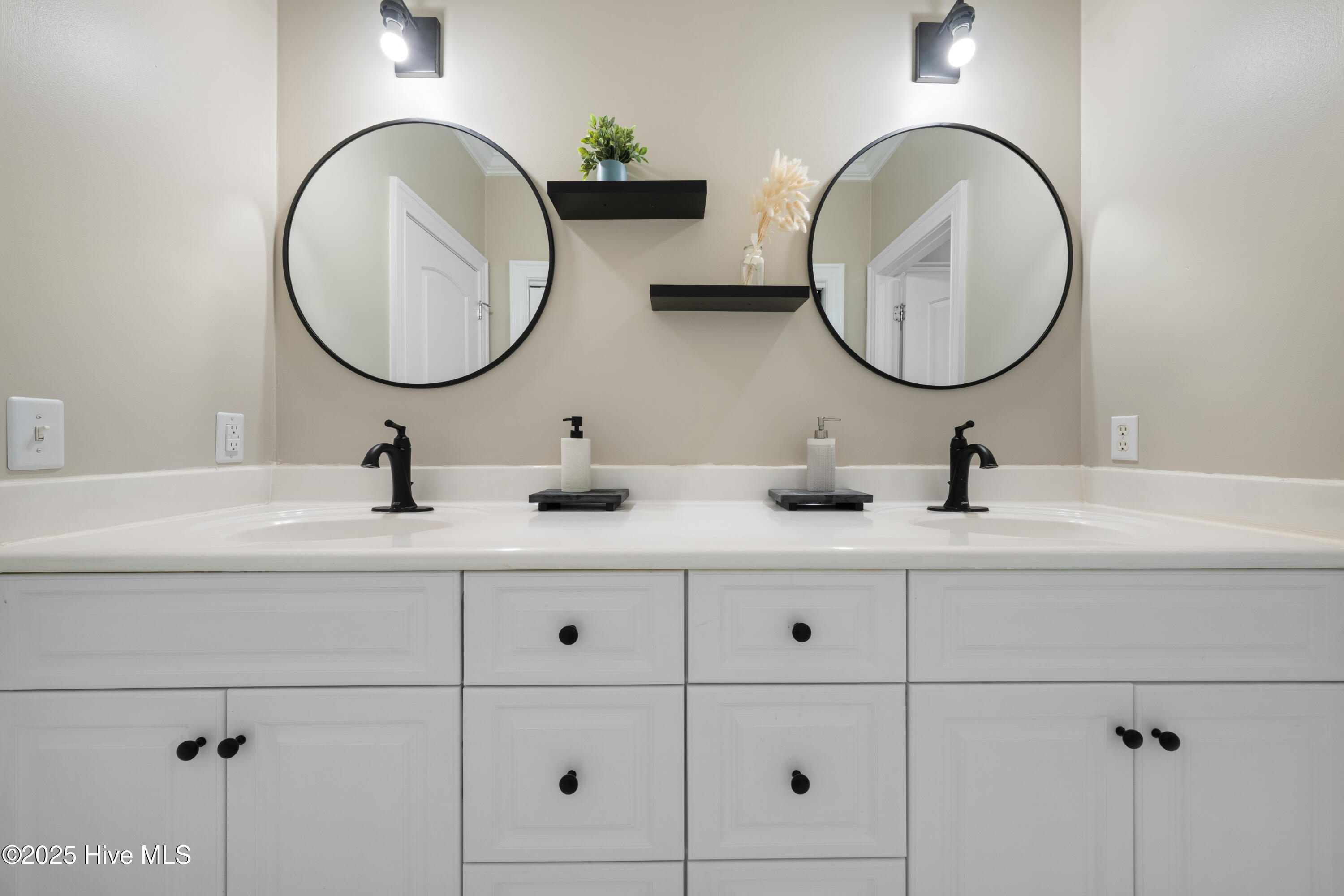 100541369 | Photo 17